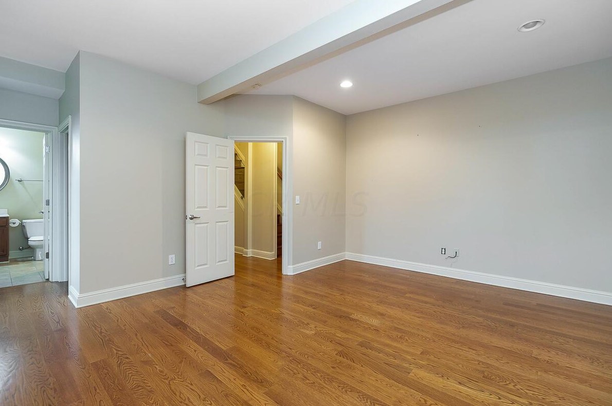 60 Buttles Ave, Columbus OH  43215-1451 exterior