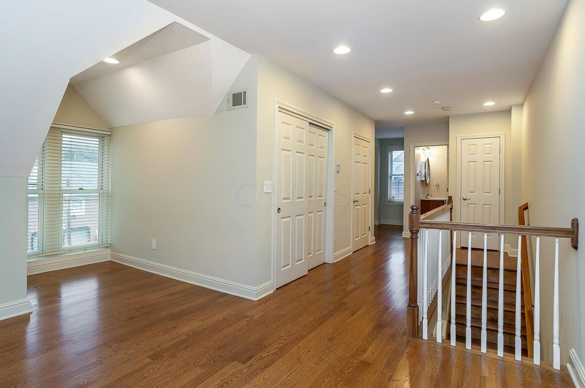 60 Buttles Ave, Columbus OH  43215-1451 exterior