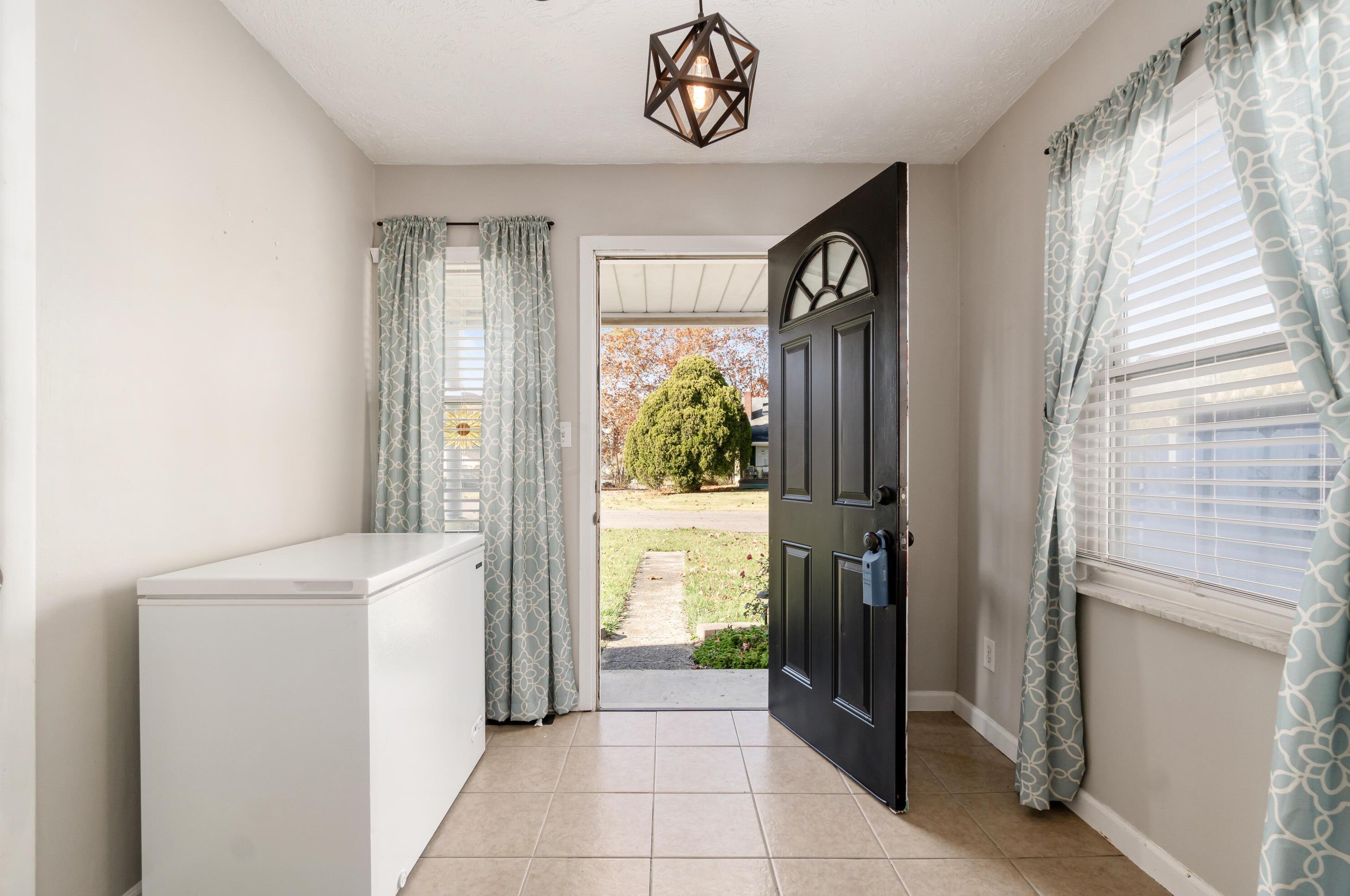 520 Eldon Ave, Columbus OH 43204-3702 exterior