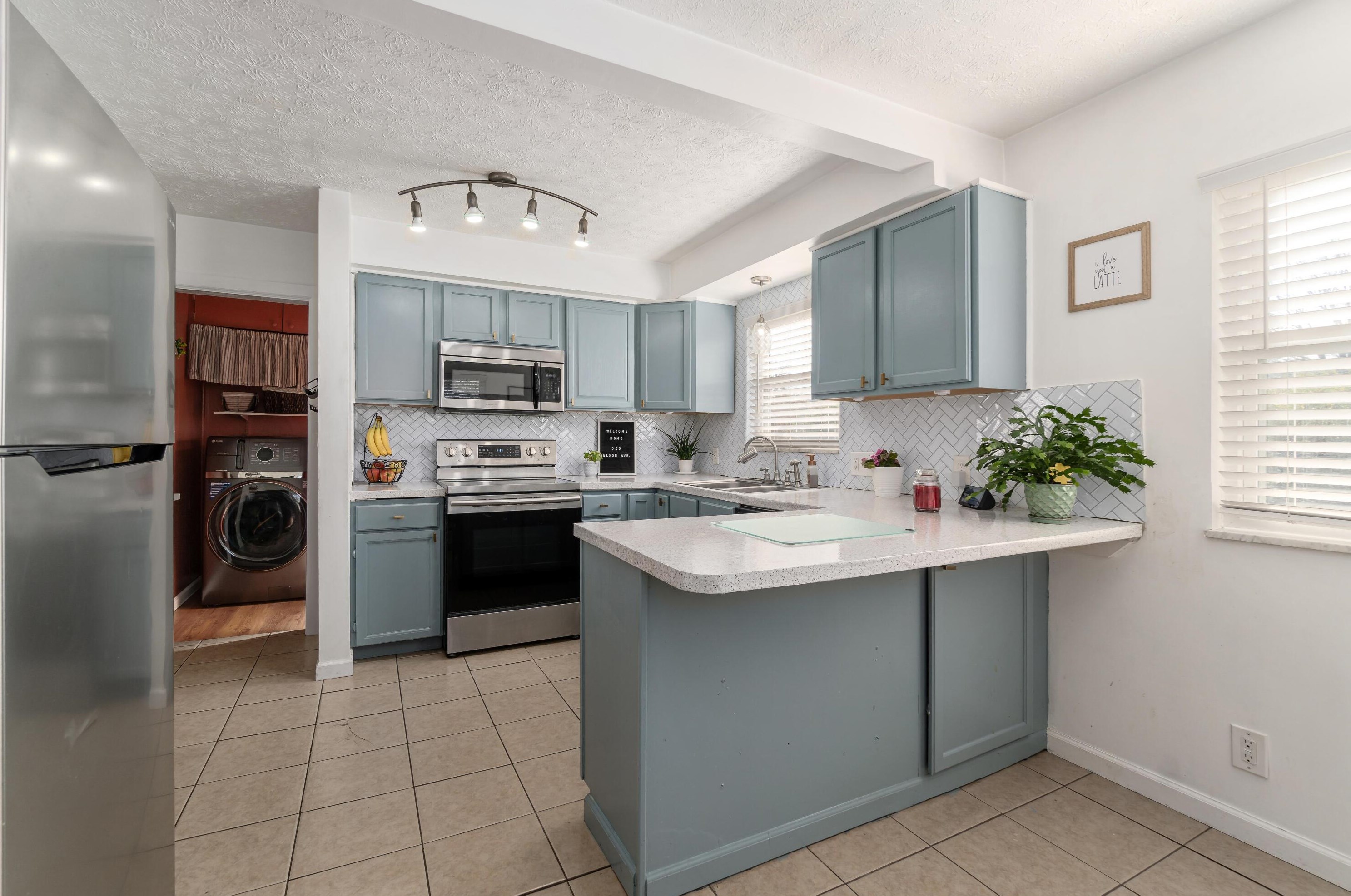 520 Eldon Ave, Columbus OH 43204-3702 exterior