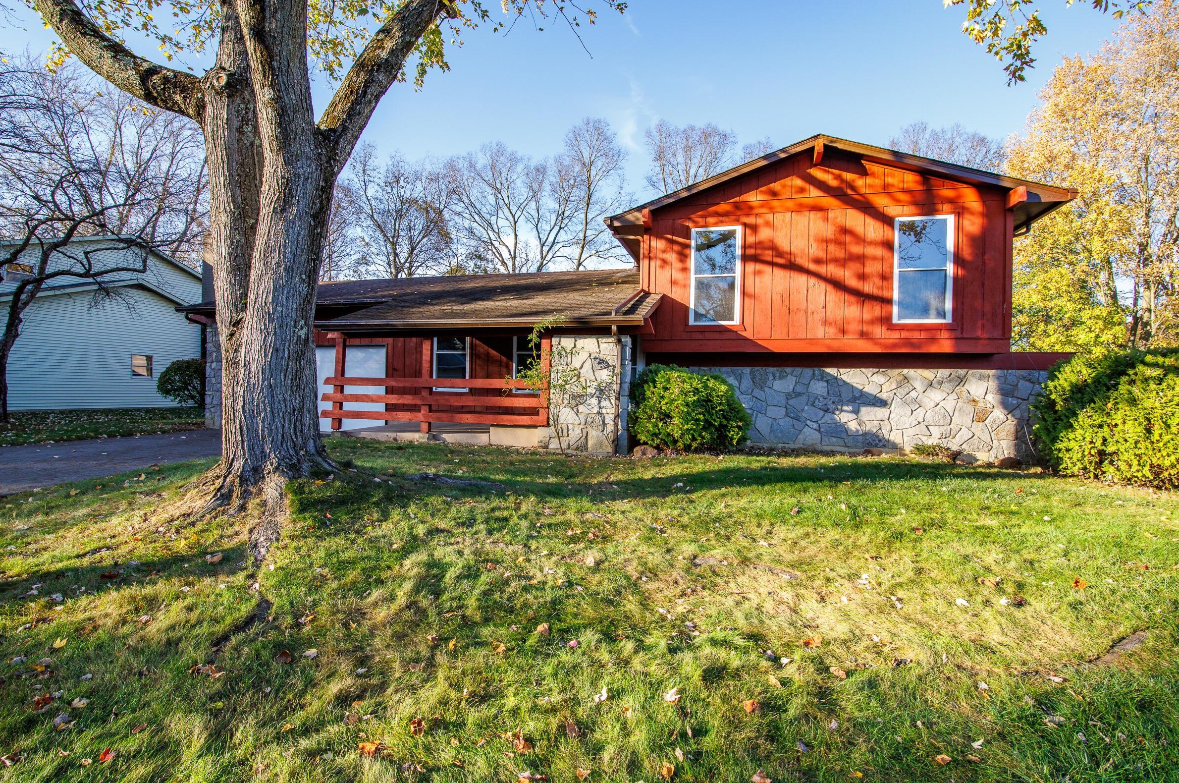 1280 Smallwood Dr, Columbus, OH 43235-2503