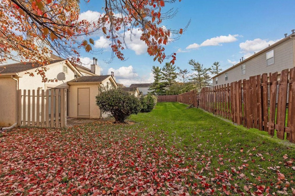 5693 Jousting Ln, Columbus OH  43231-2979 exterior