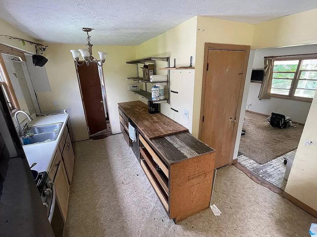1280 Home Acre Dr, Columbus, OH 43229-2240