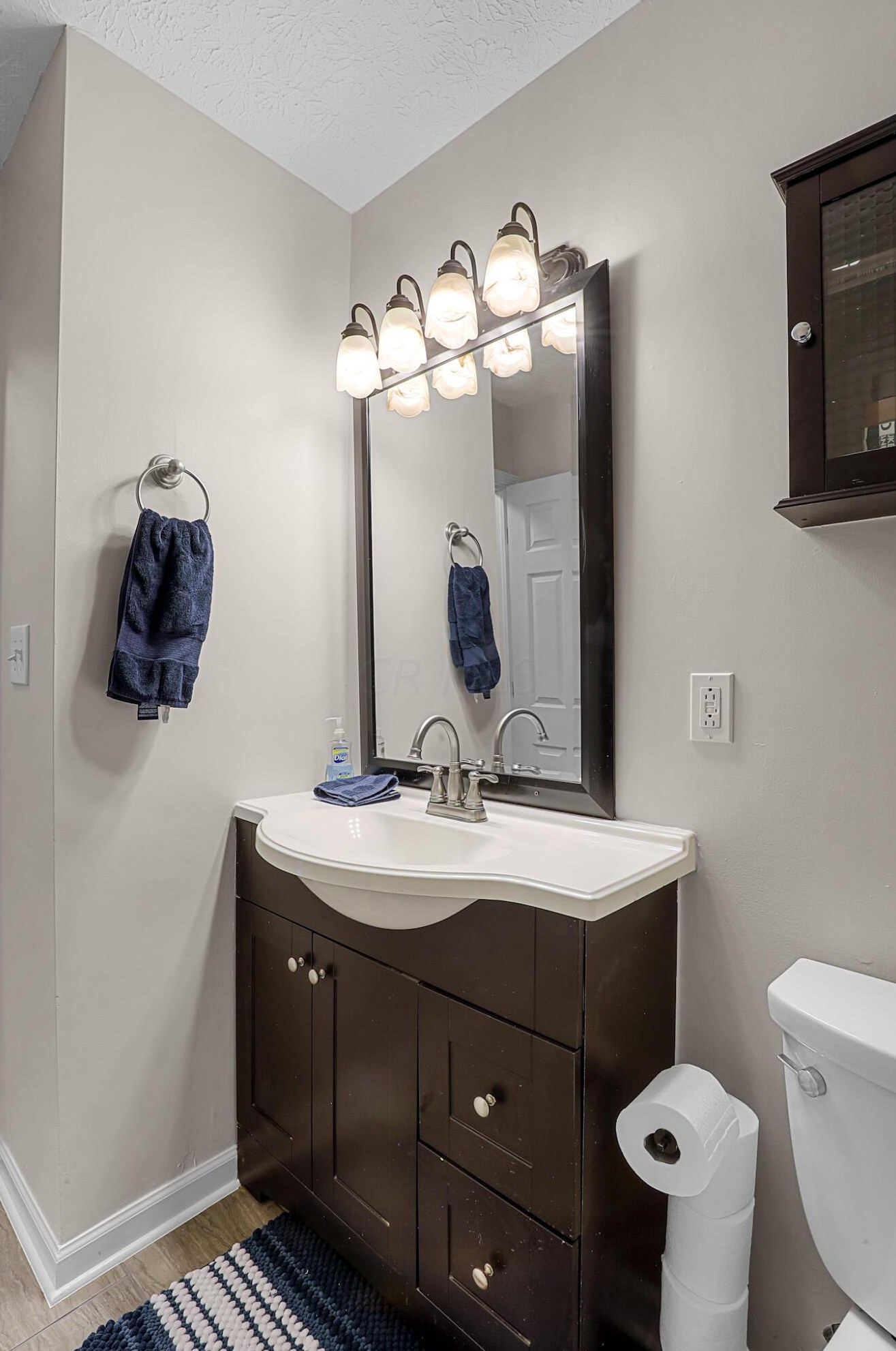 2424 Sandstrom Dr, Columbus OH  43235-1890 exterior