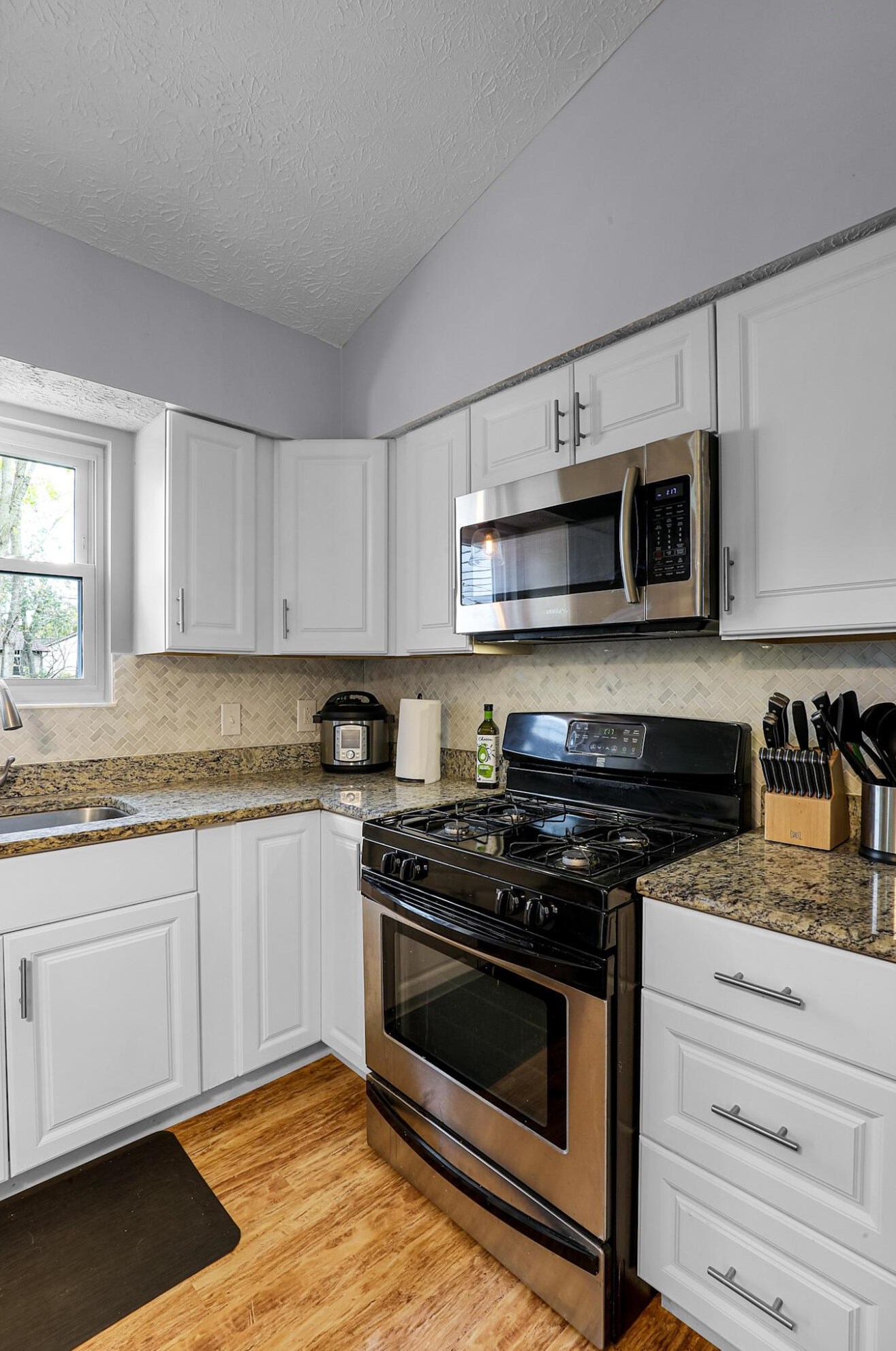 2424 Sandstrom Dr, Columbus OH  43235-1890 exterior