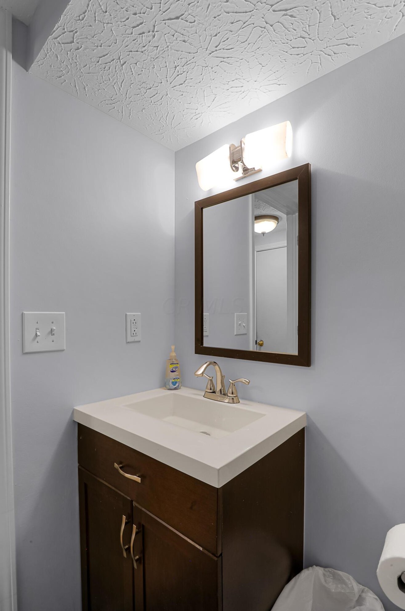 2424 Sandstrom Dr, Columbus OH  43235-1890 exterior