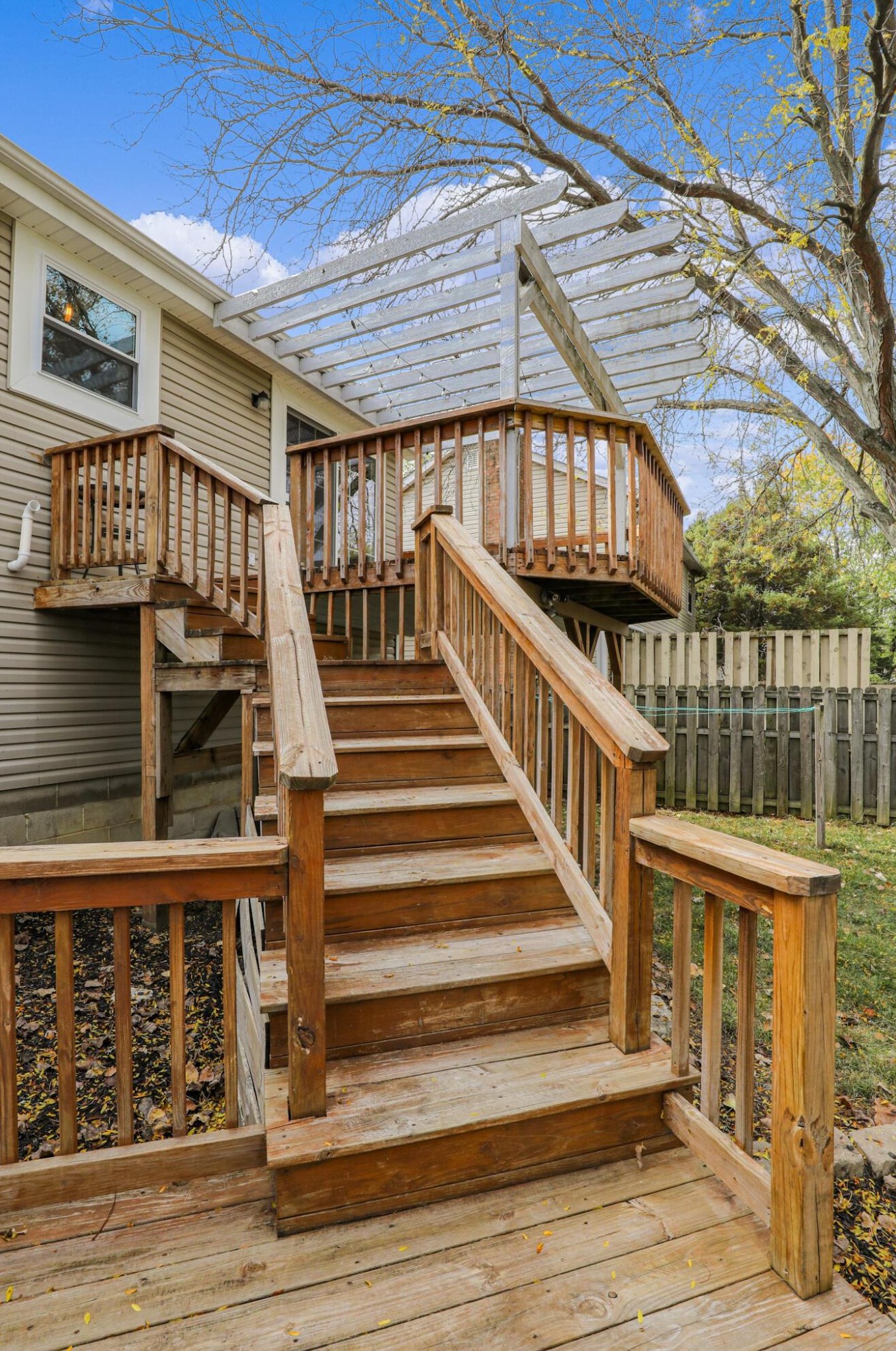 2424 Sandstrom Dr, Columbus OH  43235-1890 exterior