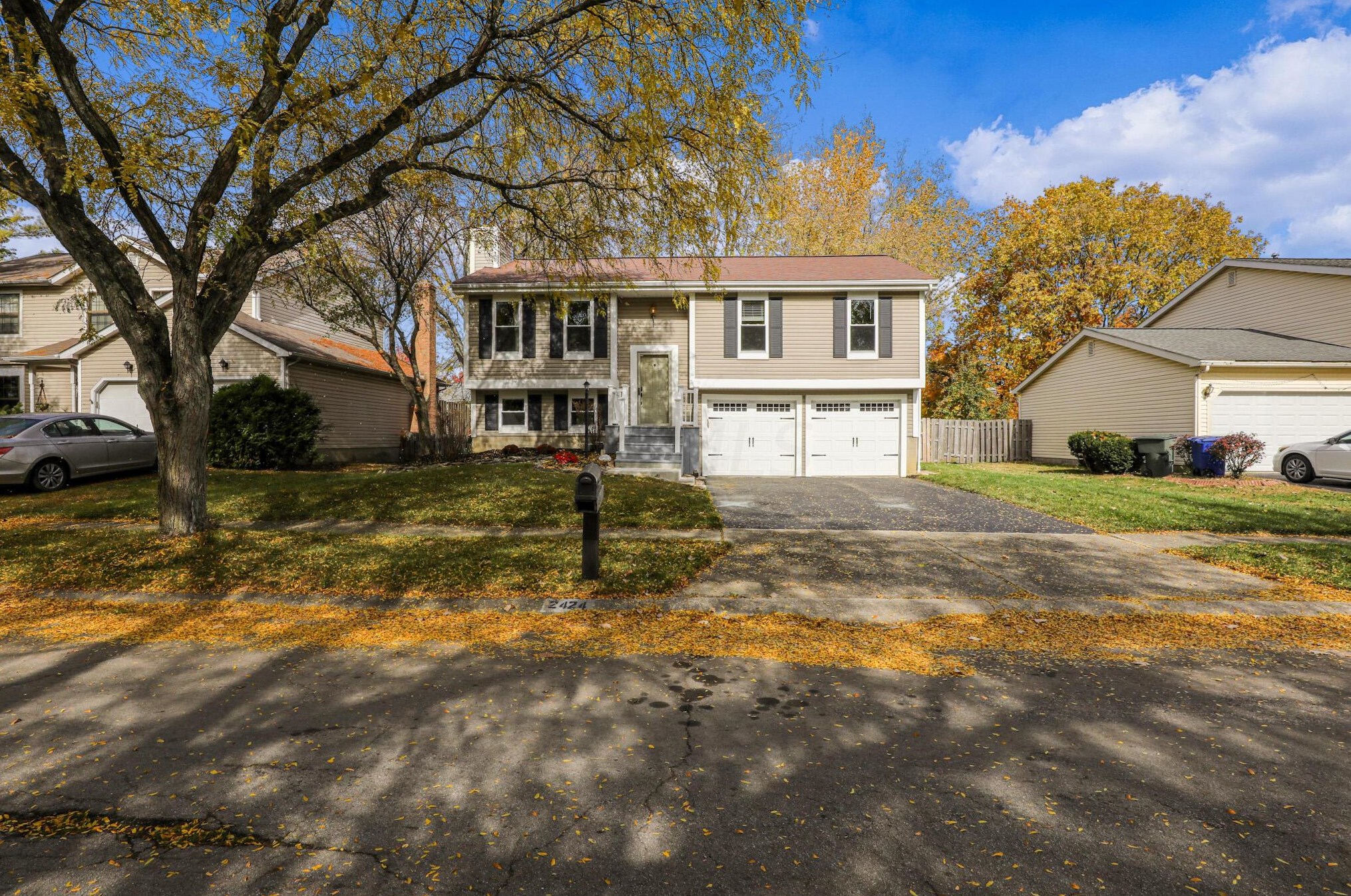 2424 Sandstrom Dr, Columbus OH  43235-1890 exterior