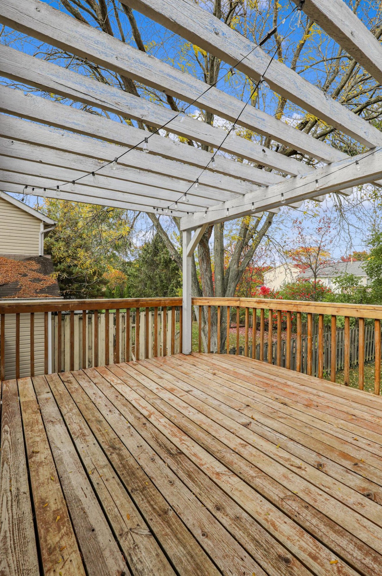 2424 Sandstrom Dr, Columbus OH  43235-1890 exterior