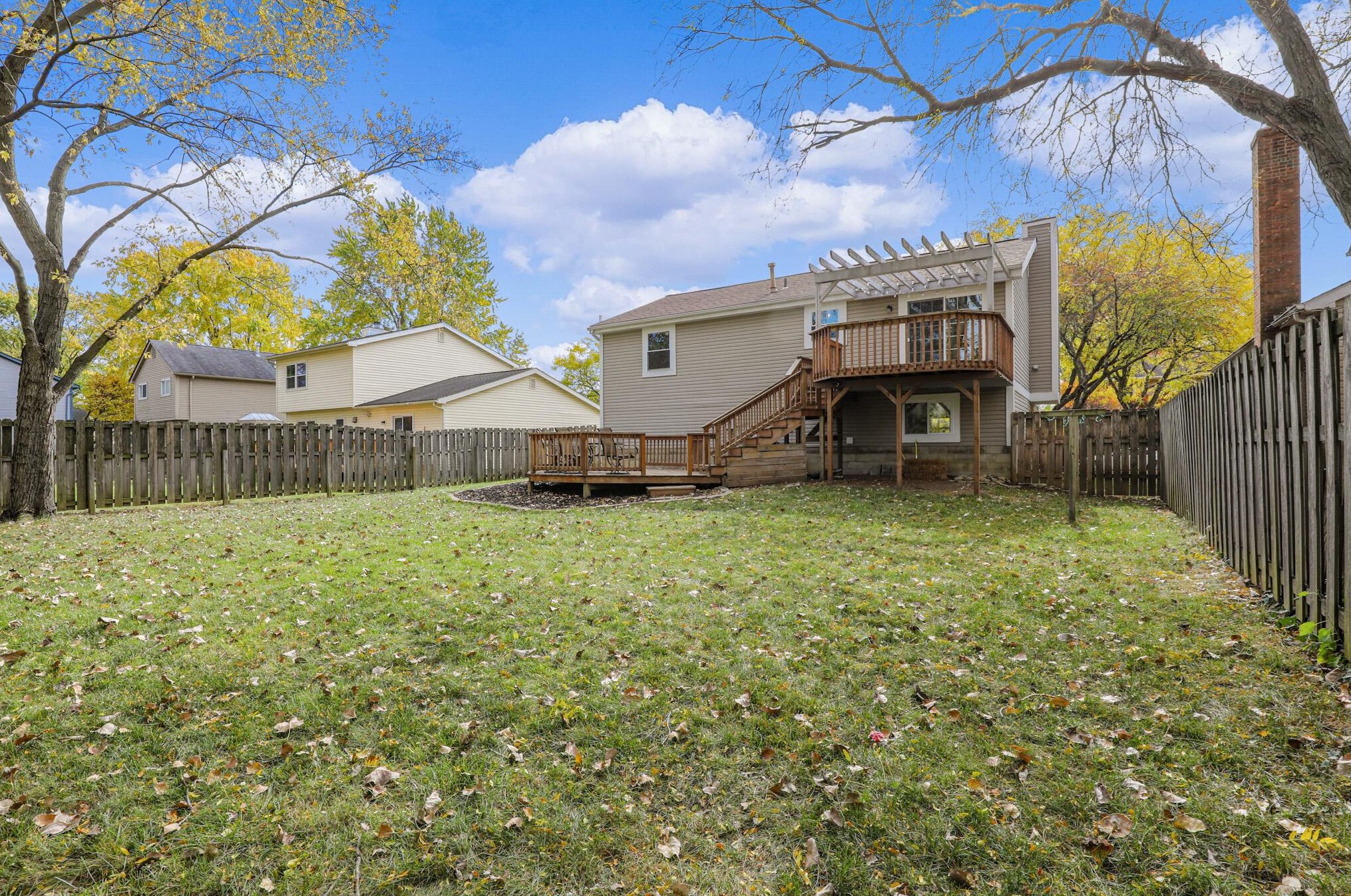 2424 Sandstrom Dr, Columbus OH  43235-1890 exterior