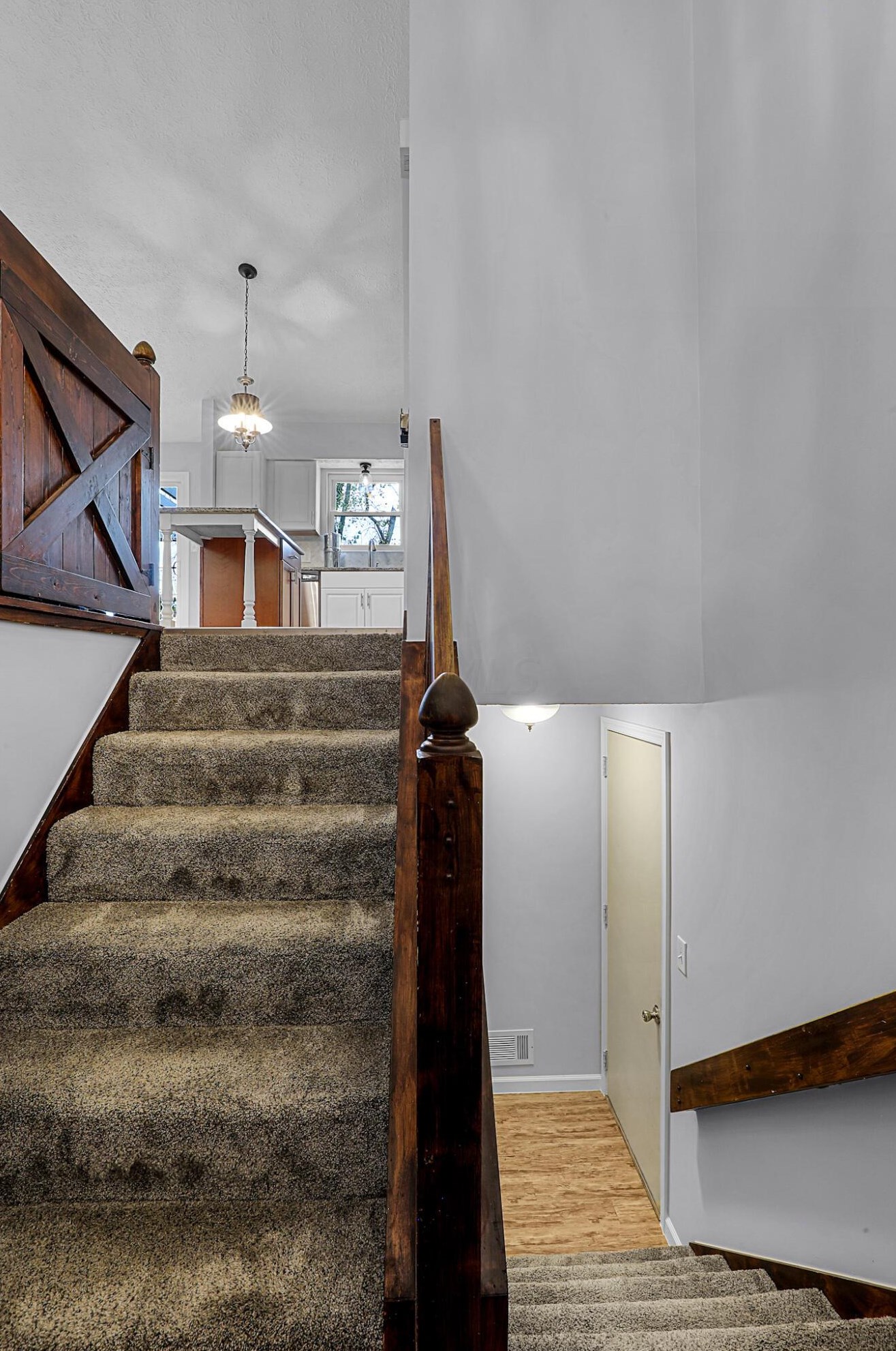 2424 Sandstrom Dr, Columbus OH  43235-1890 exterior