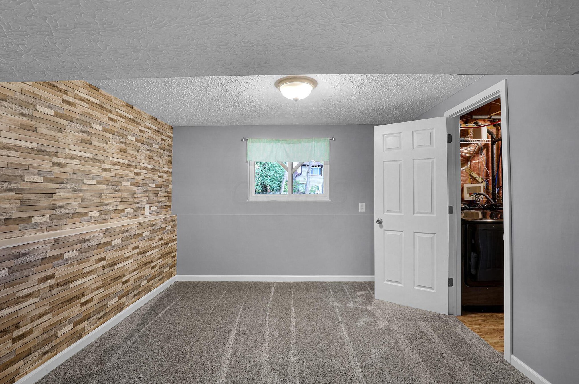 2424 Sandstrom Dr, Columbus OH  43235-1890 exterior