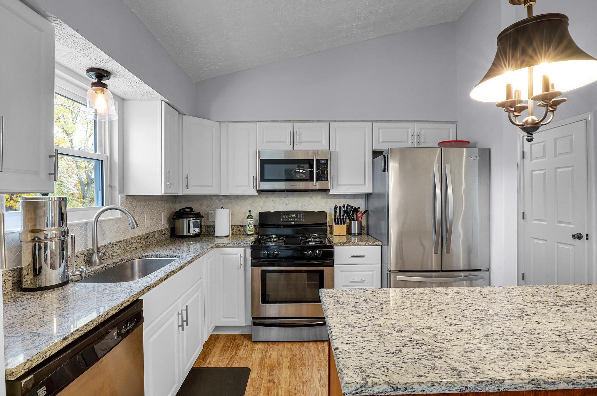 2424 Sandstrom Dr, Columbus OH  43235-1890 exterior