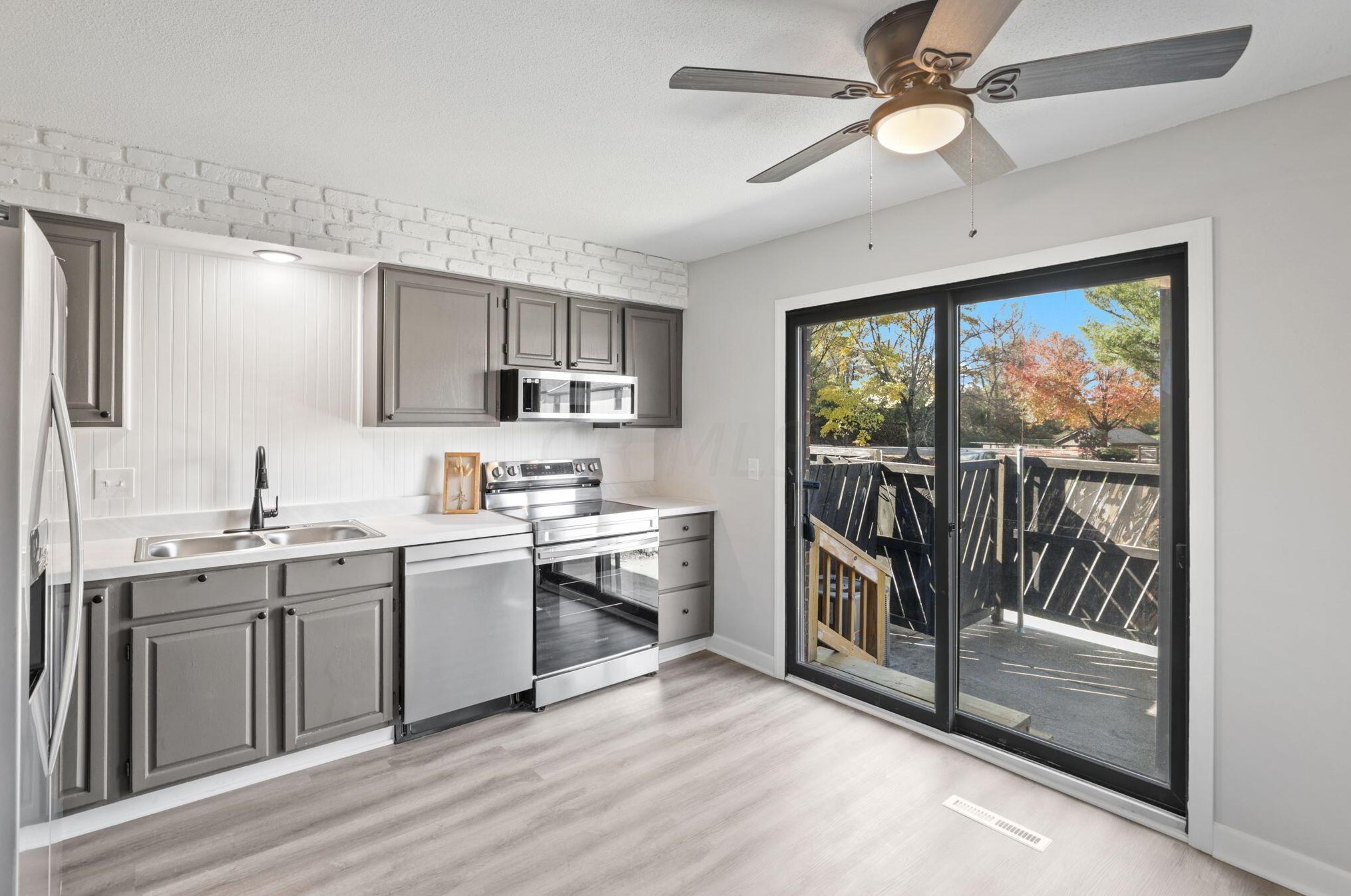 1601 Stephanie Ct, Columbus OH 43232-7408 exterior