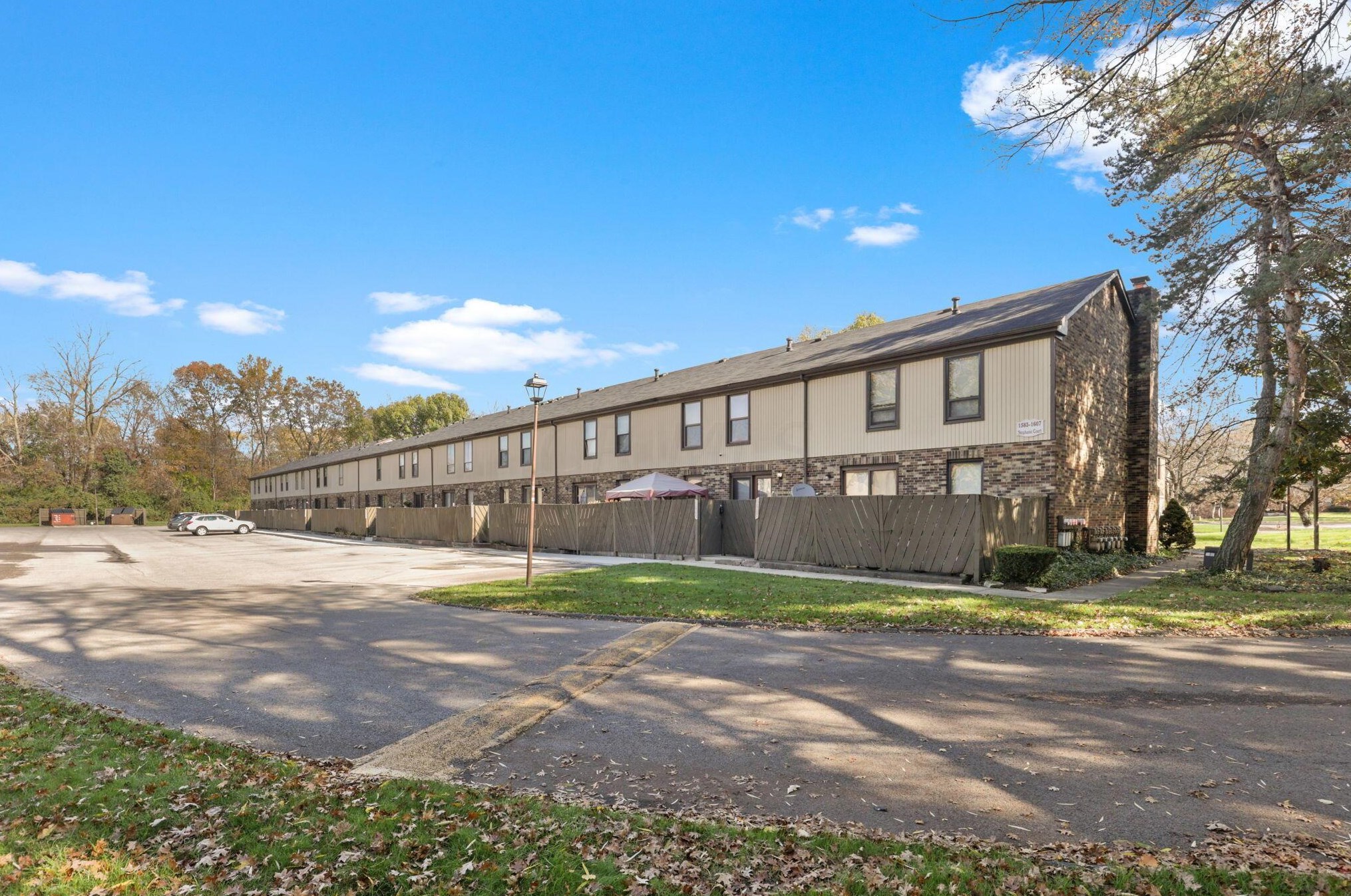 1601 Stephanie Ct, Columbus OH 43232-7408 exterior