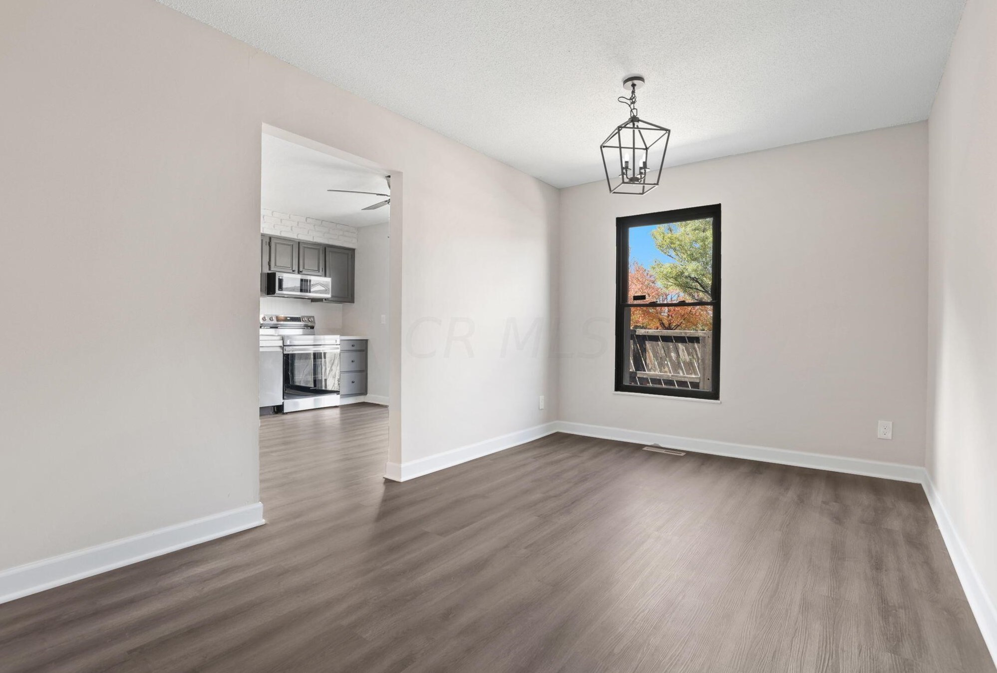 1601 Stephanie Ct, Columbus OH 43232-7408 exterior