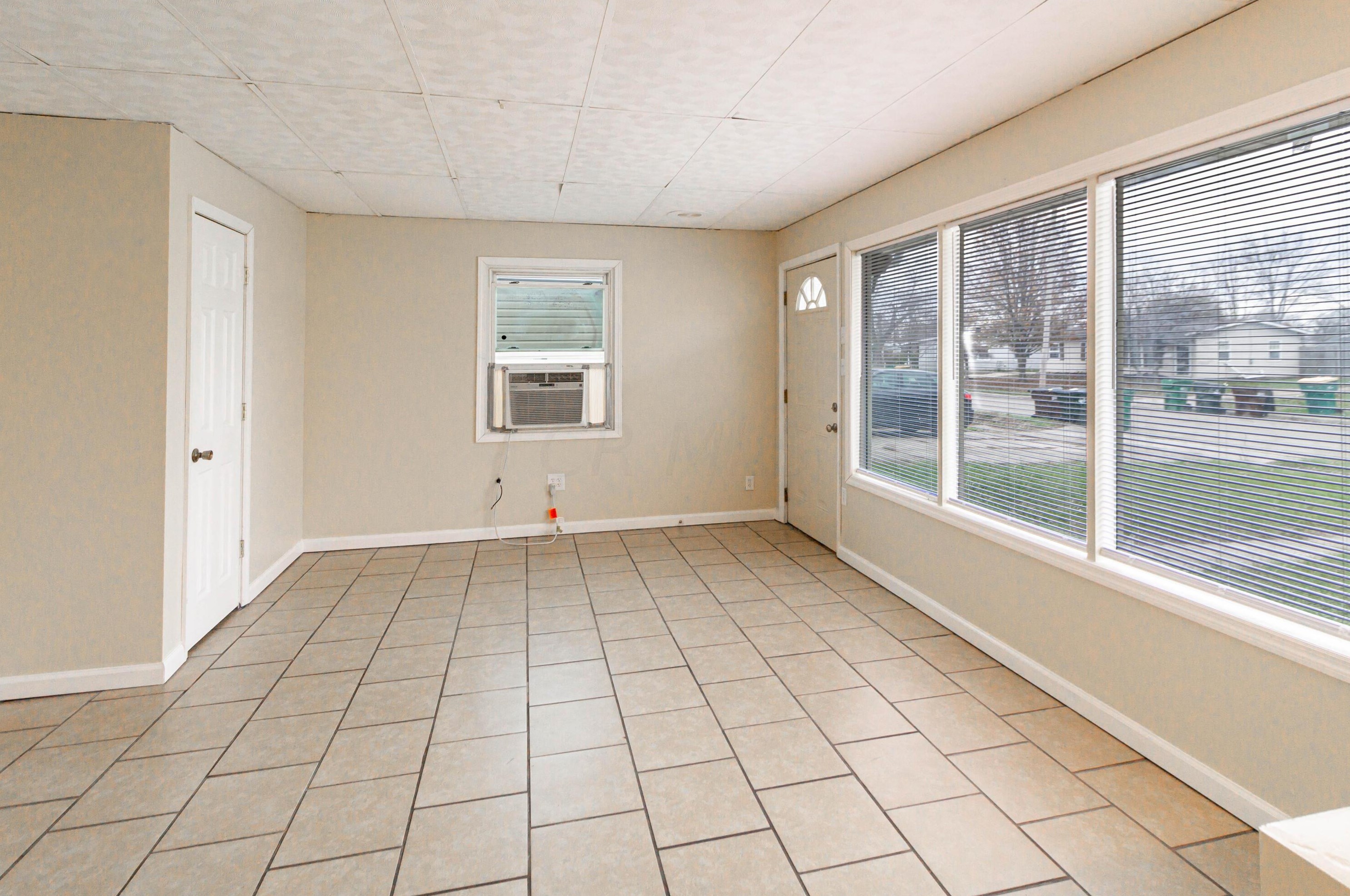 207 Prentice Dr, New Carlisle, OH 45344