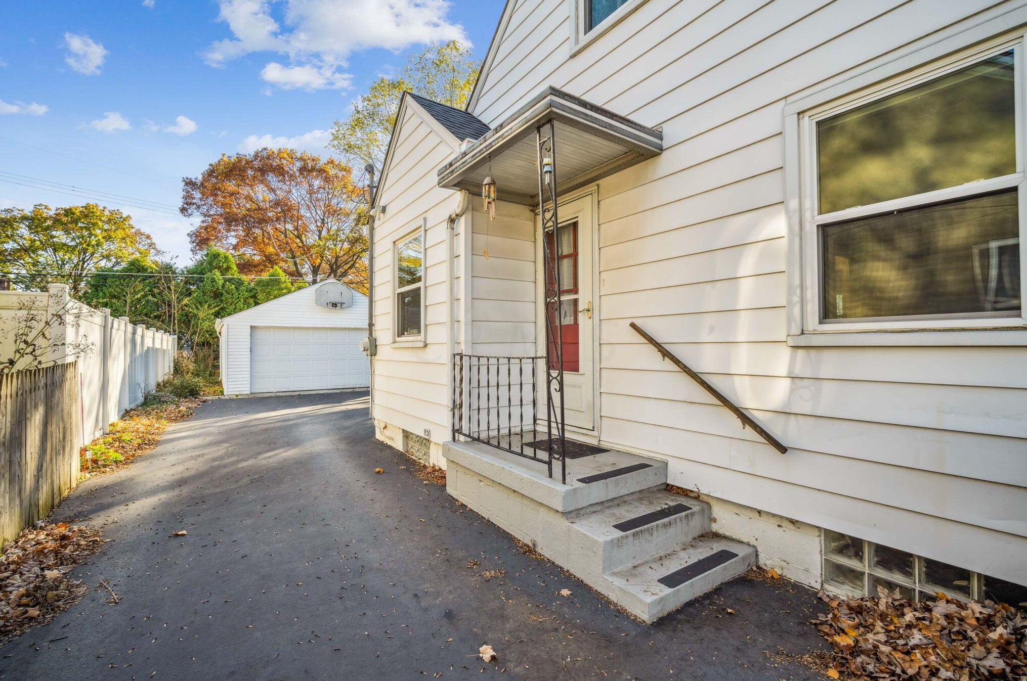 555 Chatham Rd, Columbus OH  43214-3321 exterior