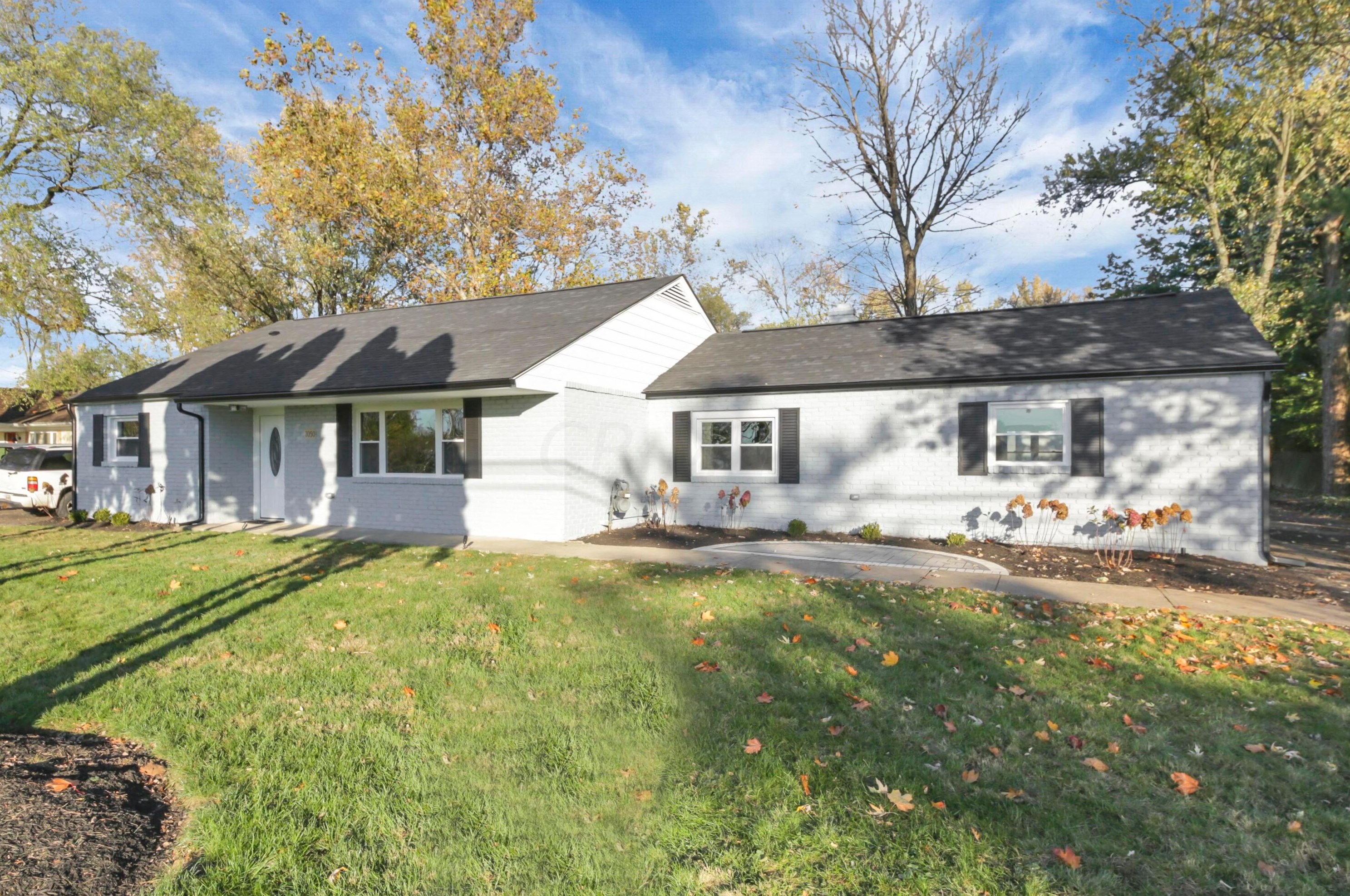 7050 Westview Dr, Sharon Township, OH 43085
