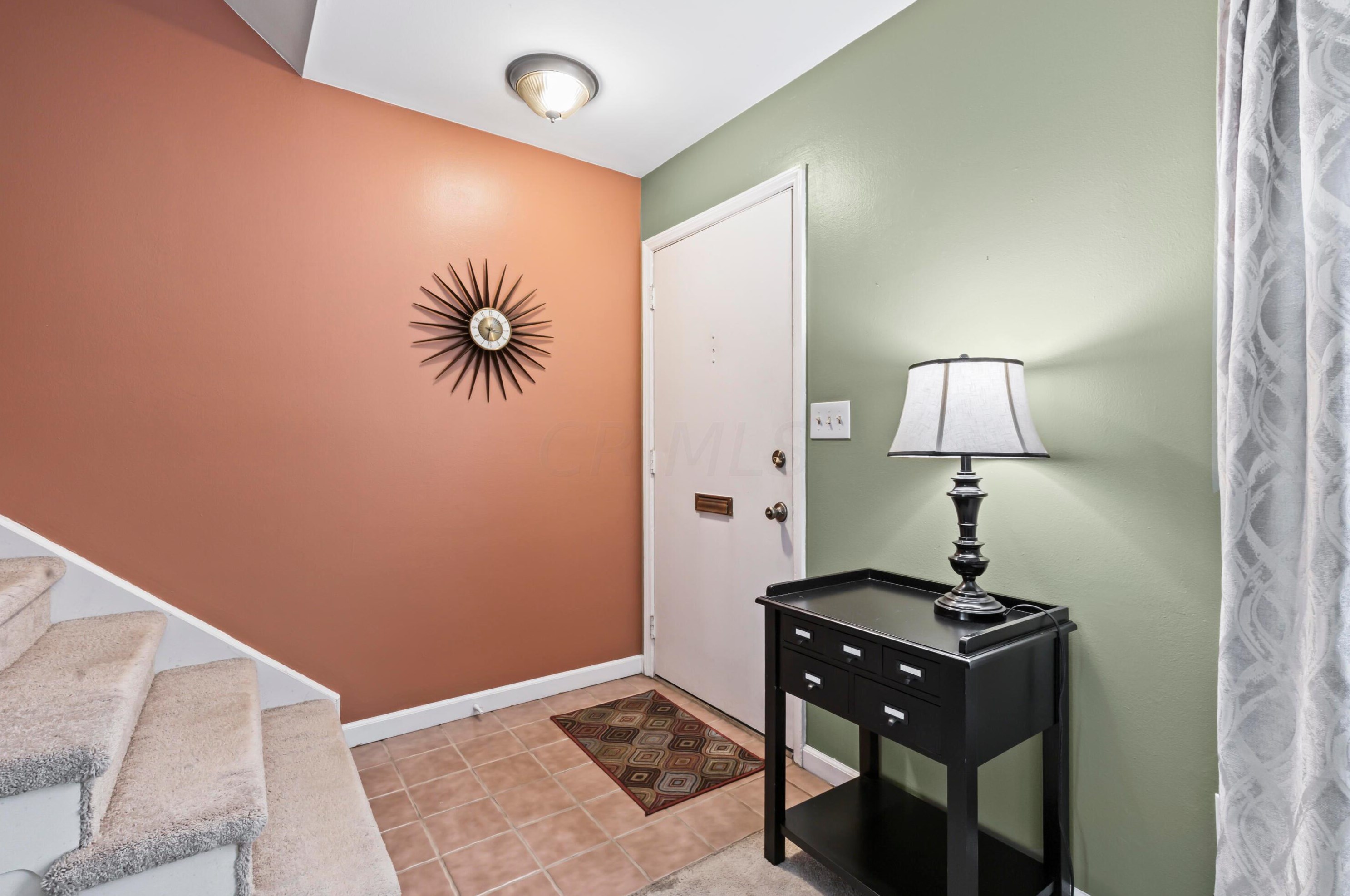 952 Chatham Ln, Columbus, OH 43221-2440