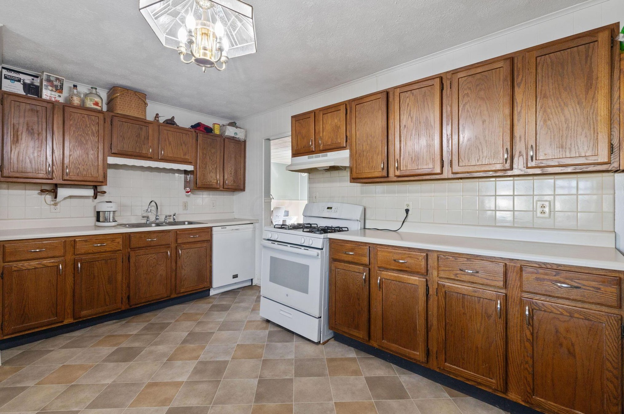 592 Glendora Rd, Columbus OH  43207-4136 exterior