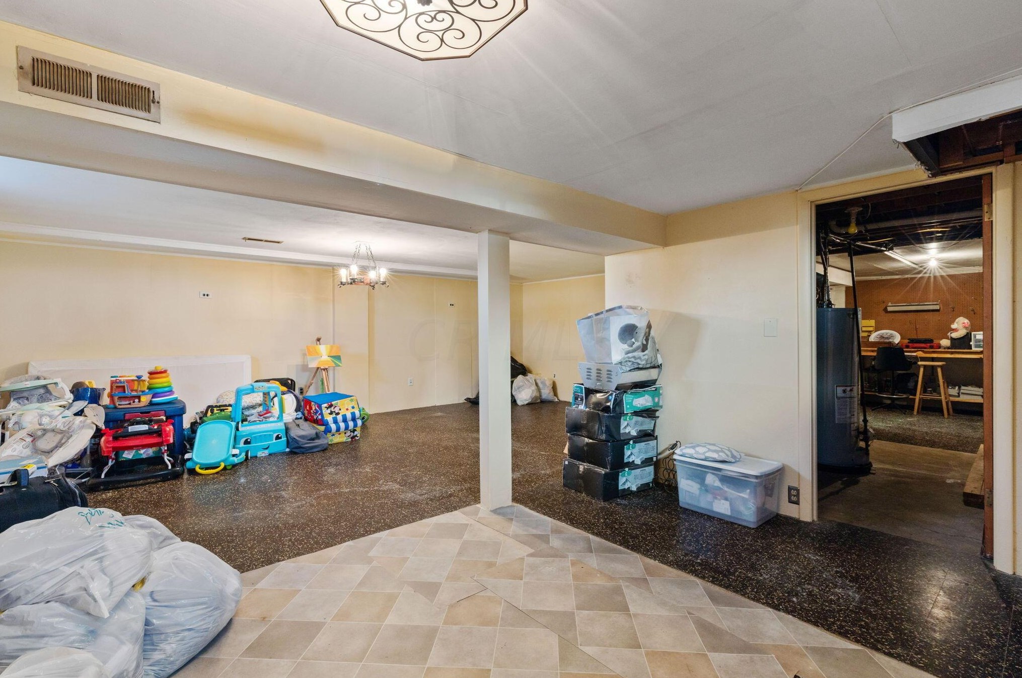 592 Glendora Rd, Columbus OH  43207-4136 exterior