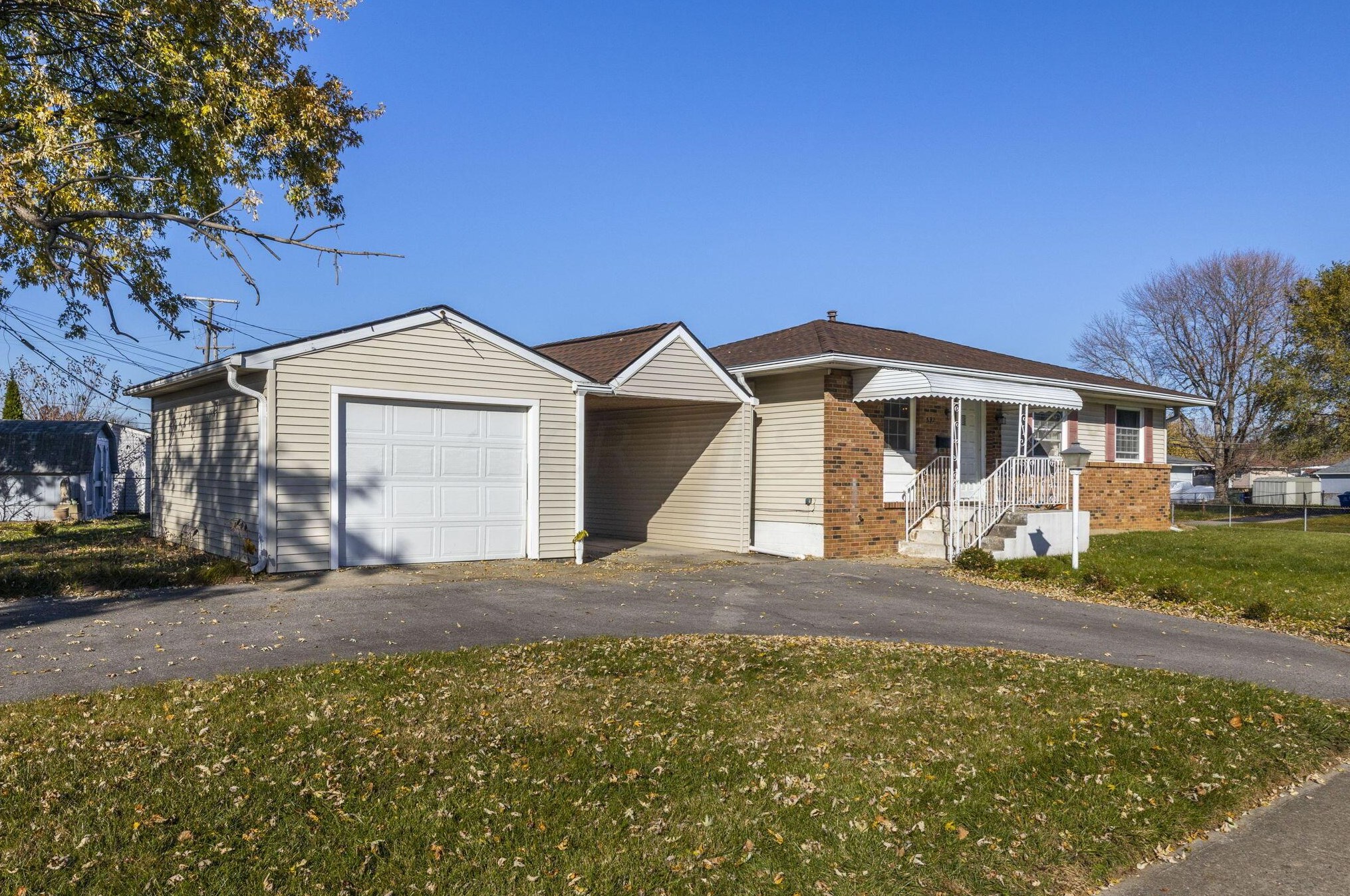 592 Glendora Rd, Columbus OH  43207-4136 exterior