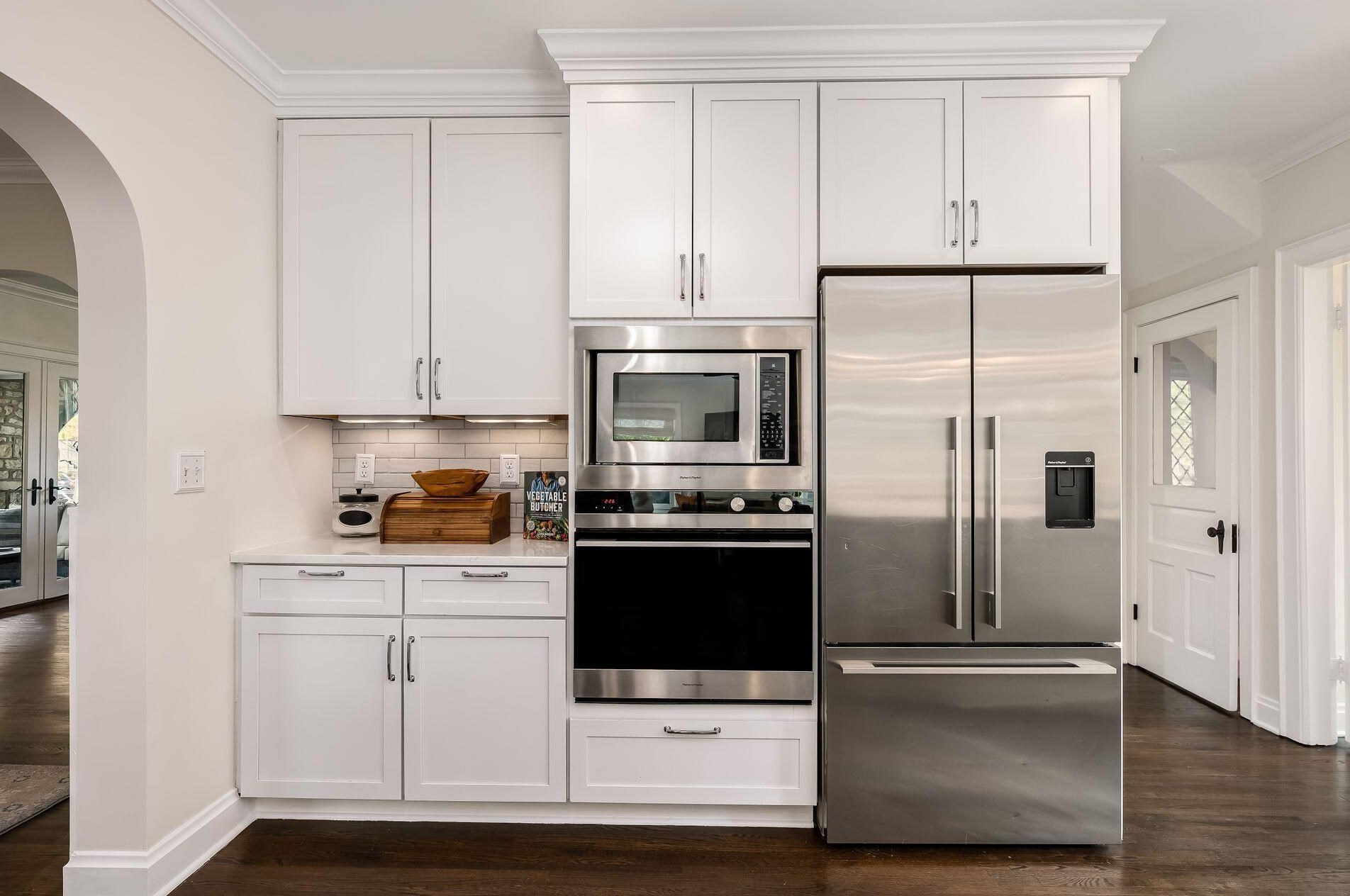 2351 Kensington Dr, Columbus OH 43221-3770 exterior