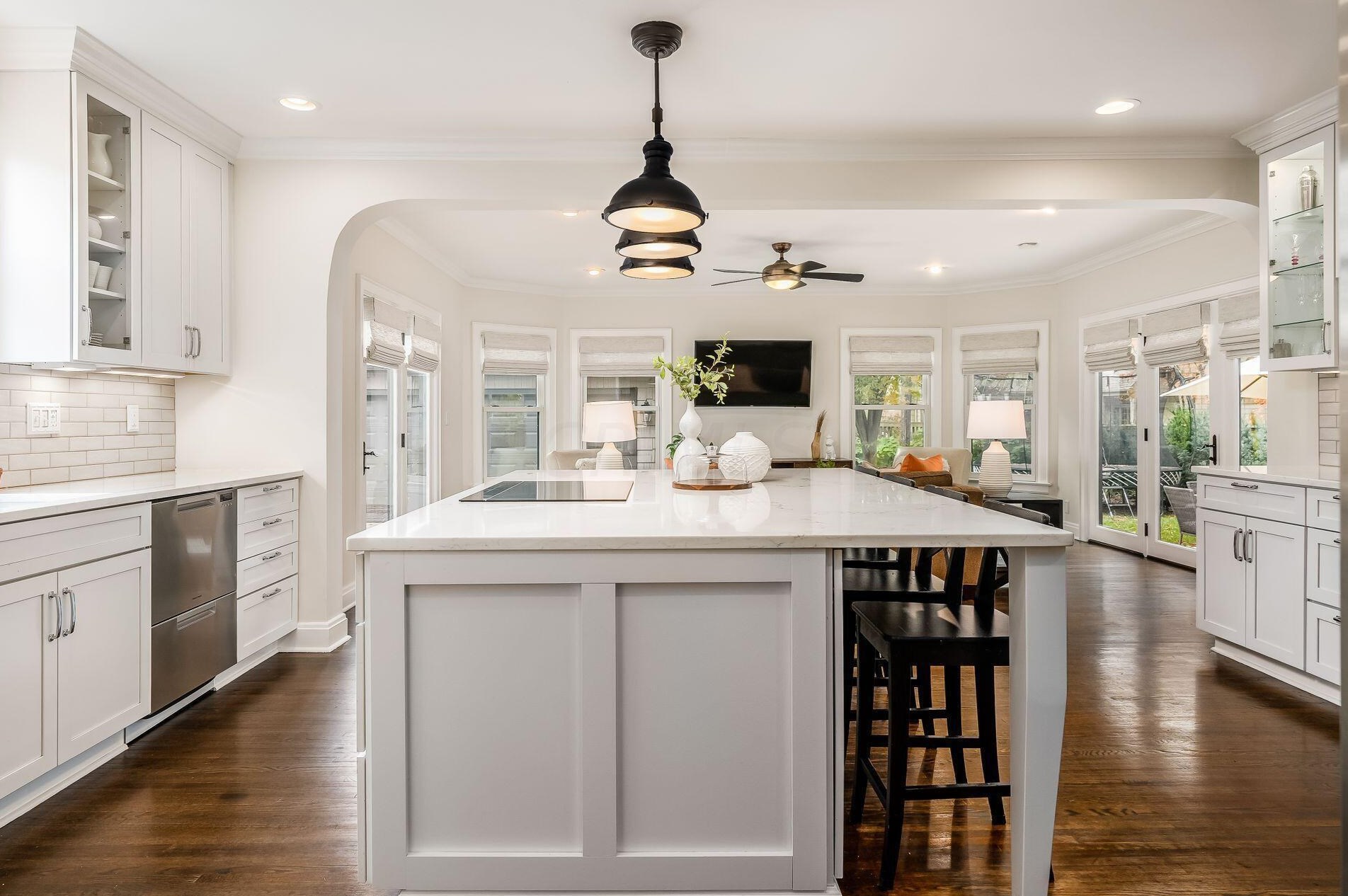 2351 Kensington Dr, Columbus OH 43221-3770 exterior