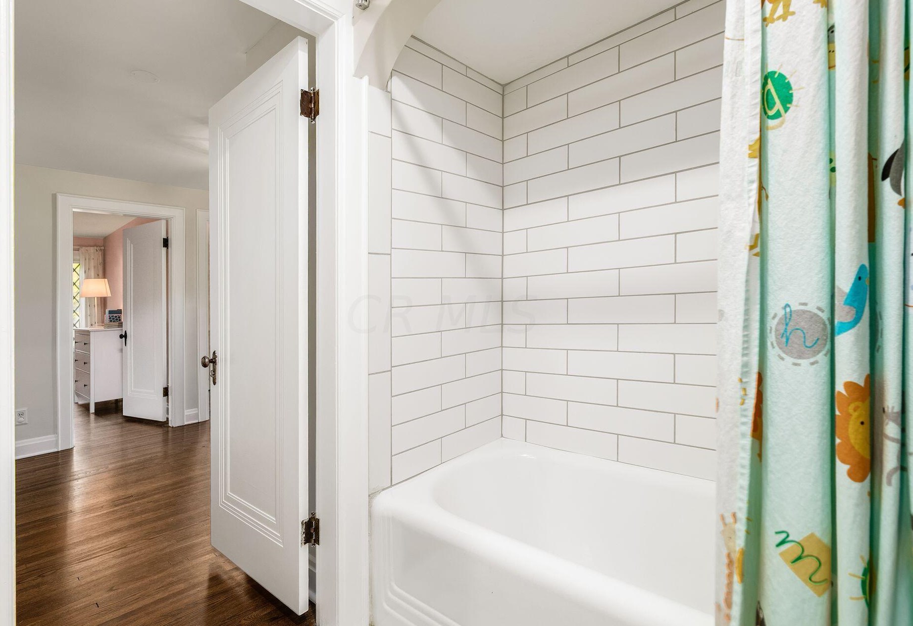 2351 Kensington Dr, Columbus OH 43221-3770 exterior