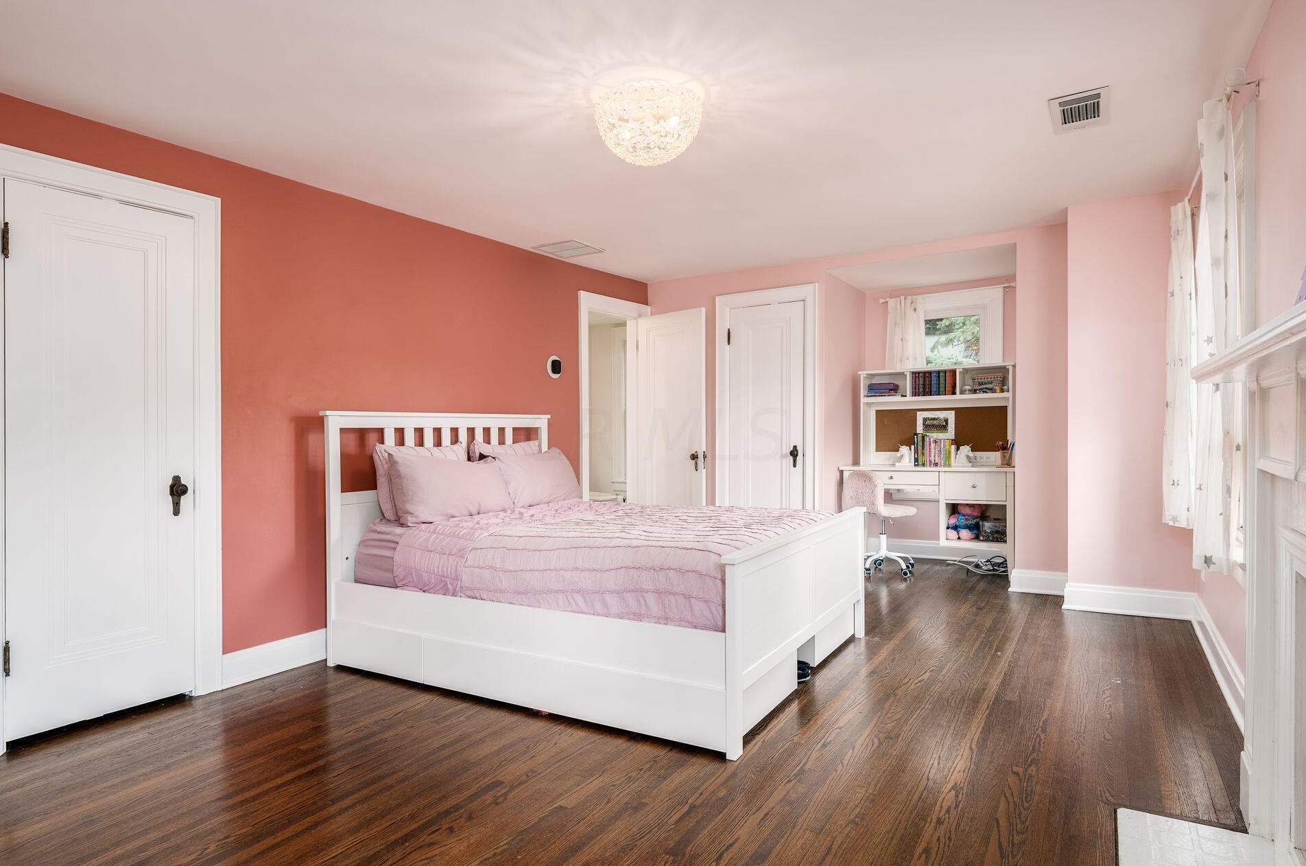 2351 Kensington Dr, Columbus OH 43221-3770 exterior