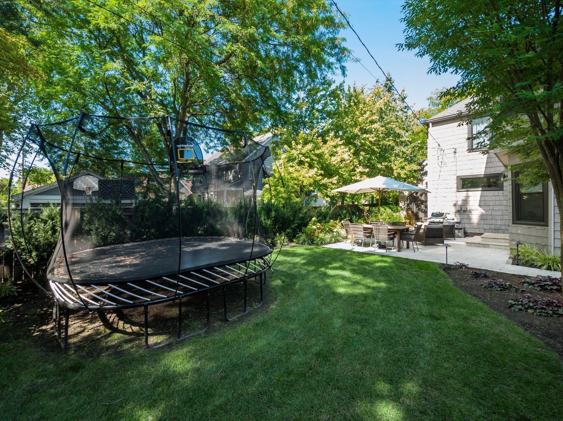 2351 Kensington Dr, Columbus OH 43221-3770 exterior