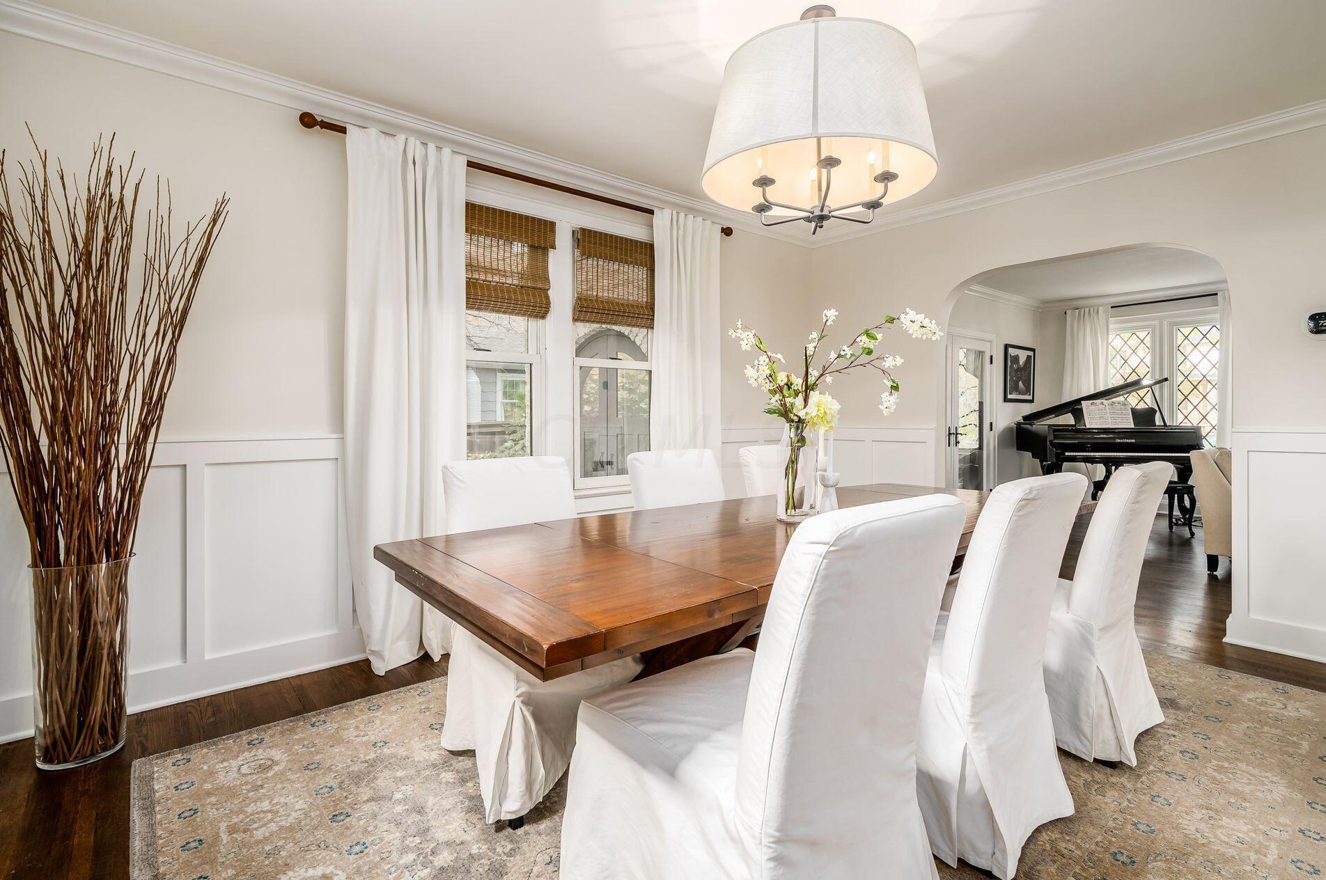 2351 Kensington Dr, Columbus OH 43221-3770 exterior