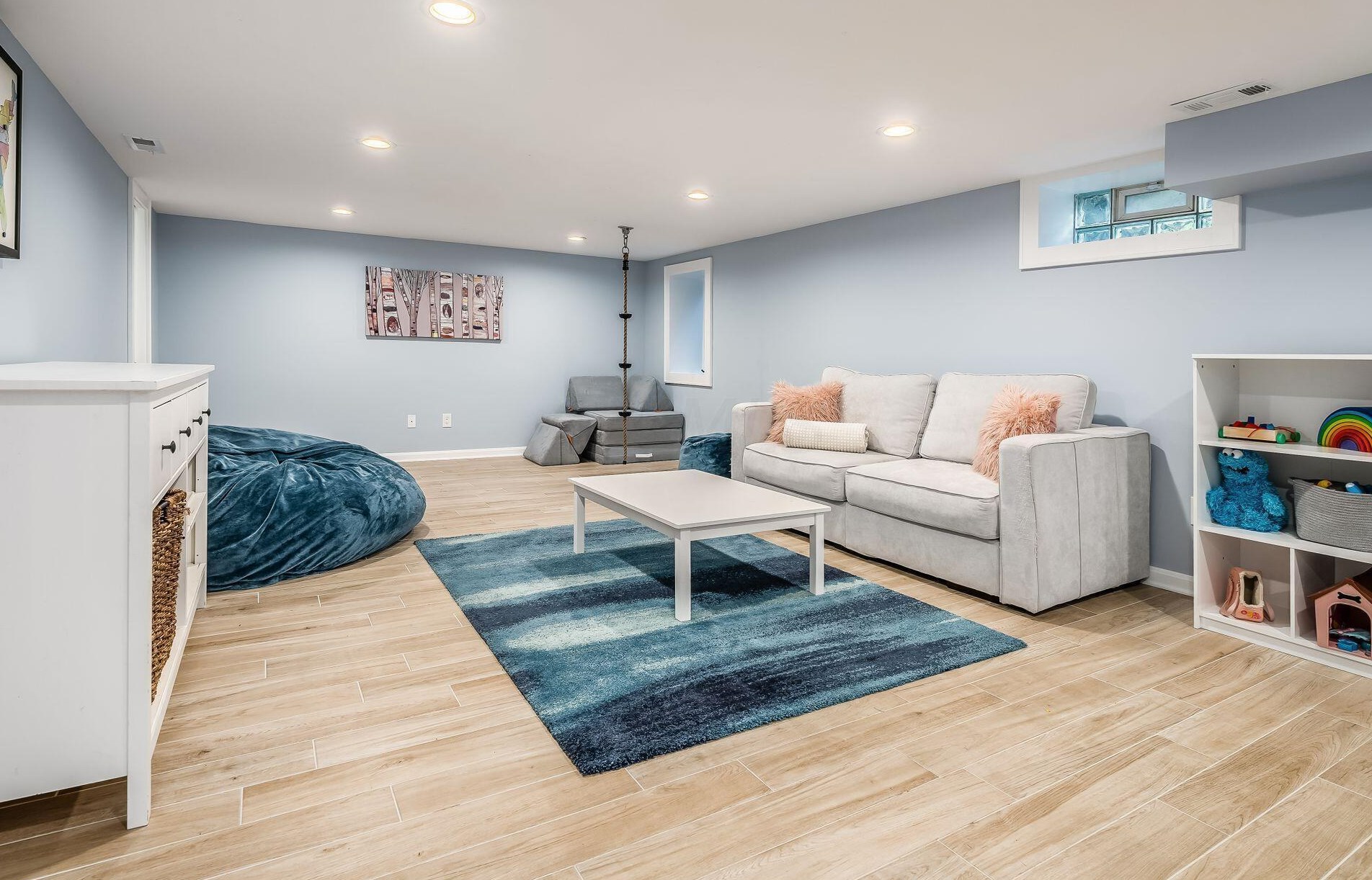 2351 Kensington Dr, Columbus OH 43221-3770 exterior