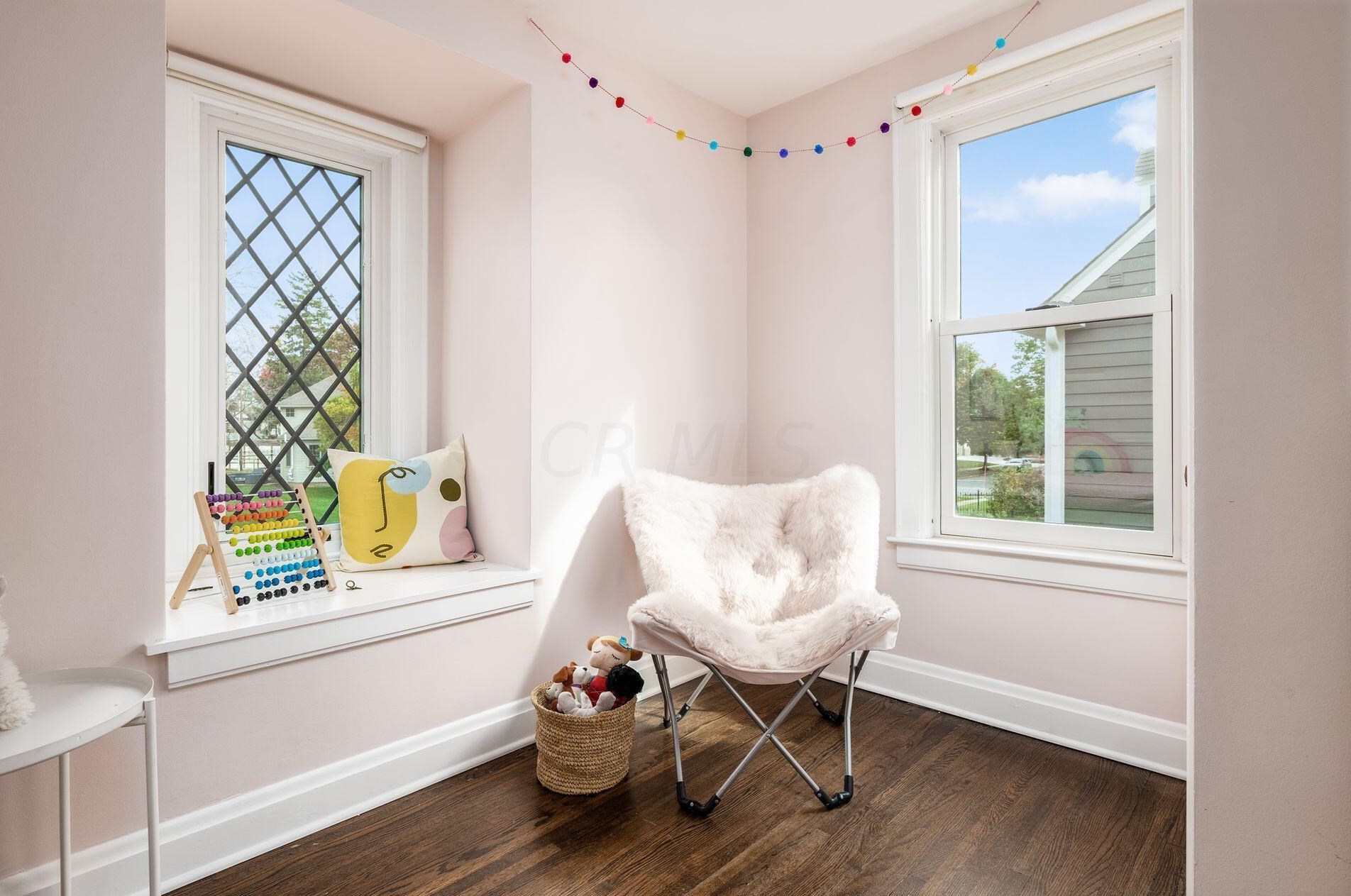 2351 Kensington Dr, Columbus OH 43221-3770 exterior