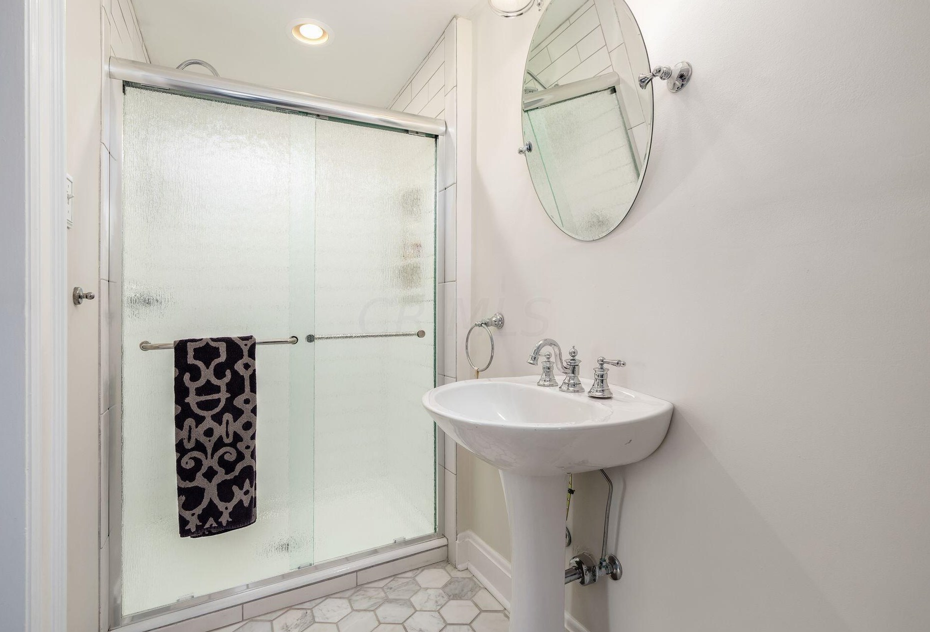 2351 Kensington Dr, Columbus OH 43221-3770 exterior