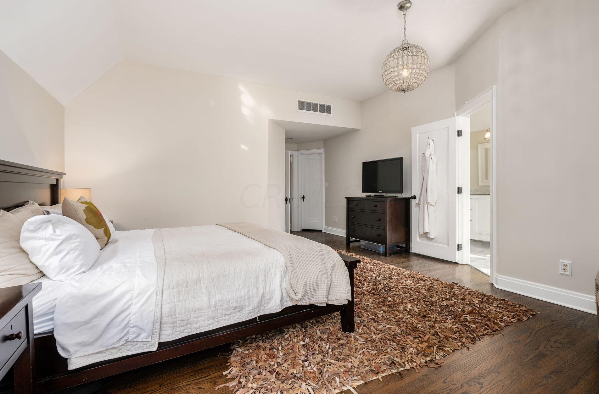 2351 Kensington Dr, Columbus OH 43221-3770 exterior