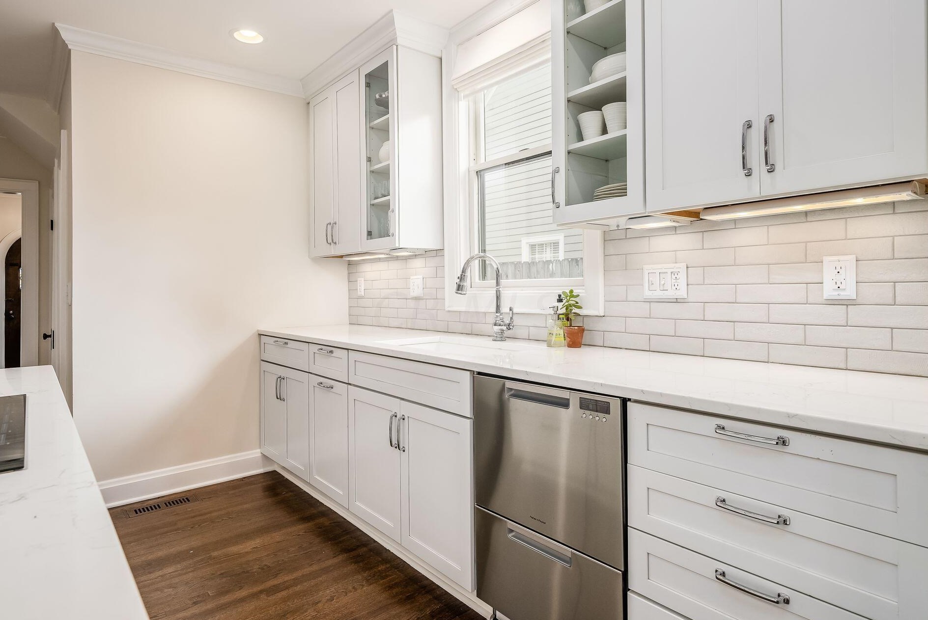 2351 Kensington Dr, Columbus OH 43221-3770 exterior