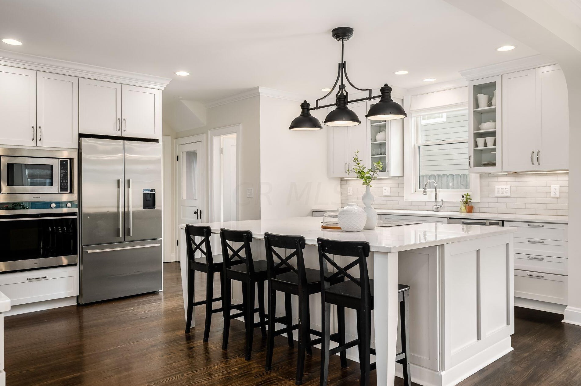 2351 Kensington Dr, Columbus OH 43221-3770 exterior