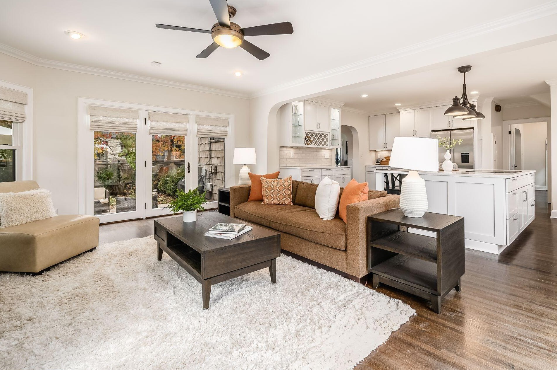 2351 Kensington Dr, Columbus OH 43221-3770 exterior