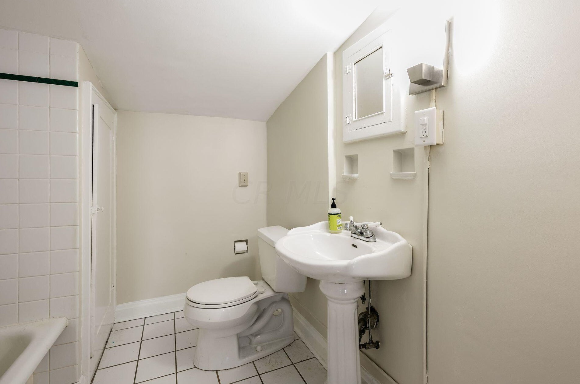 2351 Kensington Dr, Columbus OH 43221-3770 exterior