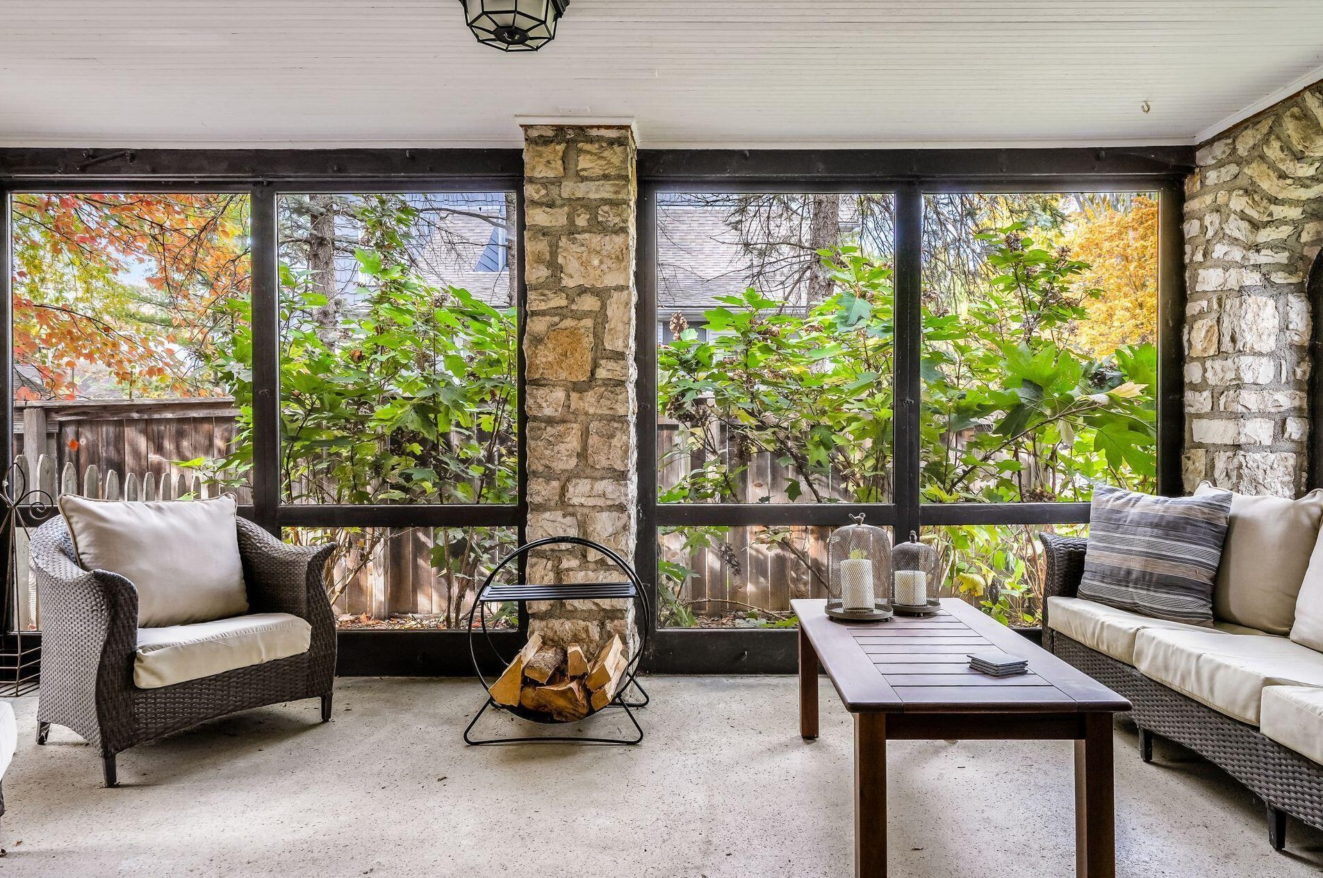 2351 Kensington Dr, Columbus OH 43221-3770 exterior