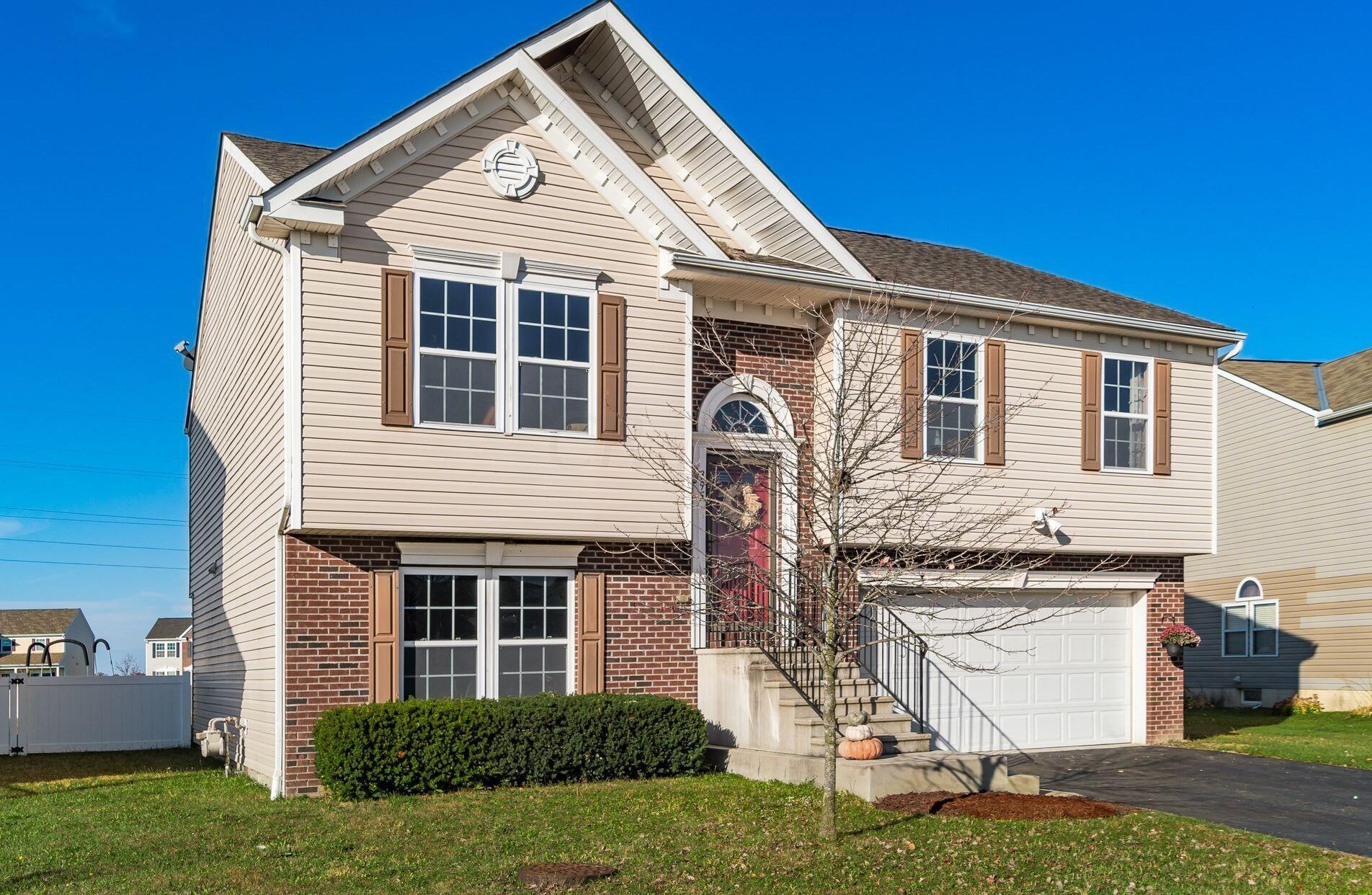 395 Landis Ln, London, OH 43140