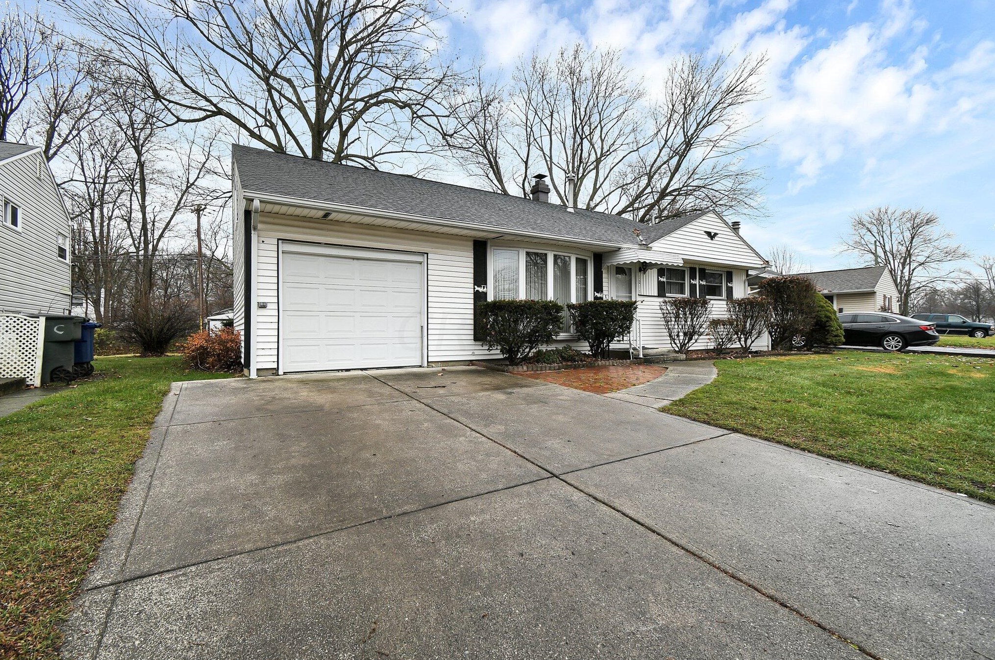 1211 Country Club Rd, Columbus, OH 43227-2102