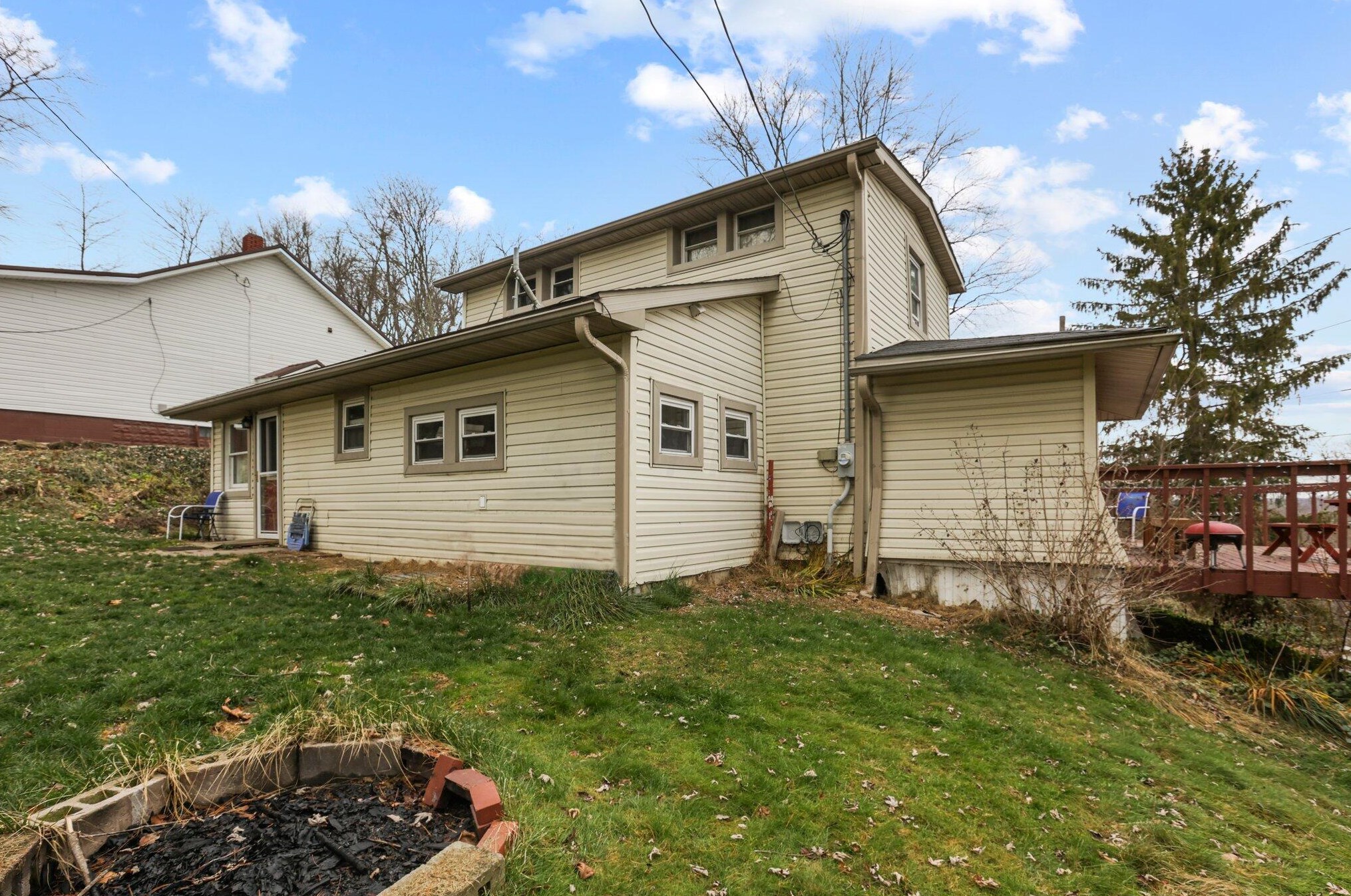 713 Grace Ave, Coshocton OH  43812-1017 exterior