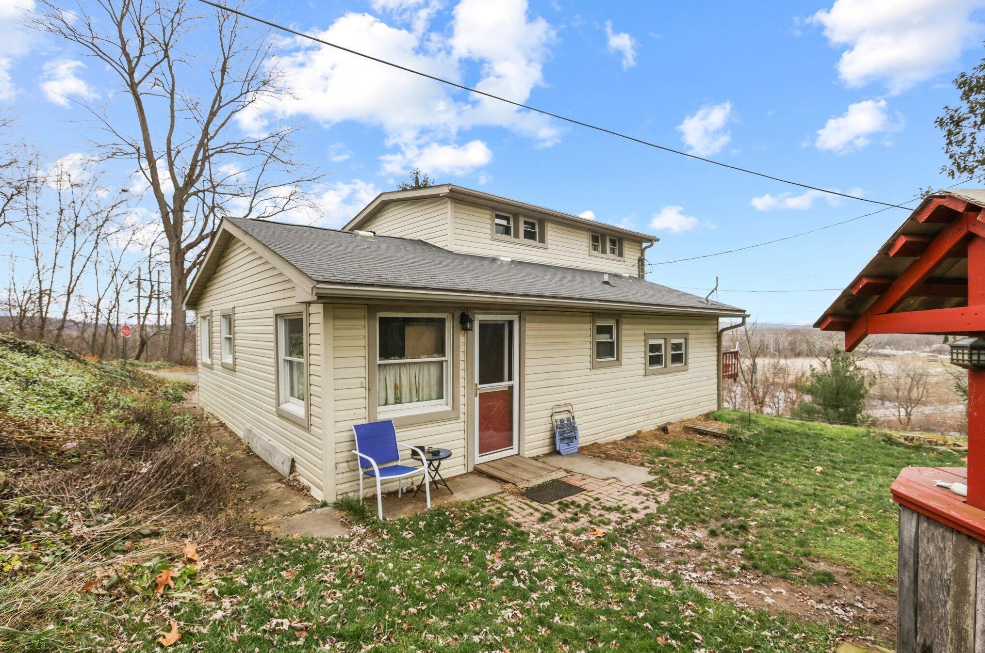 713 Grace Ave, Coshocton OH  43812-1017 exterior