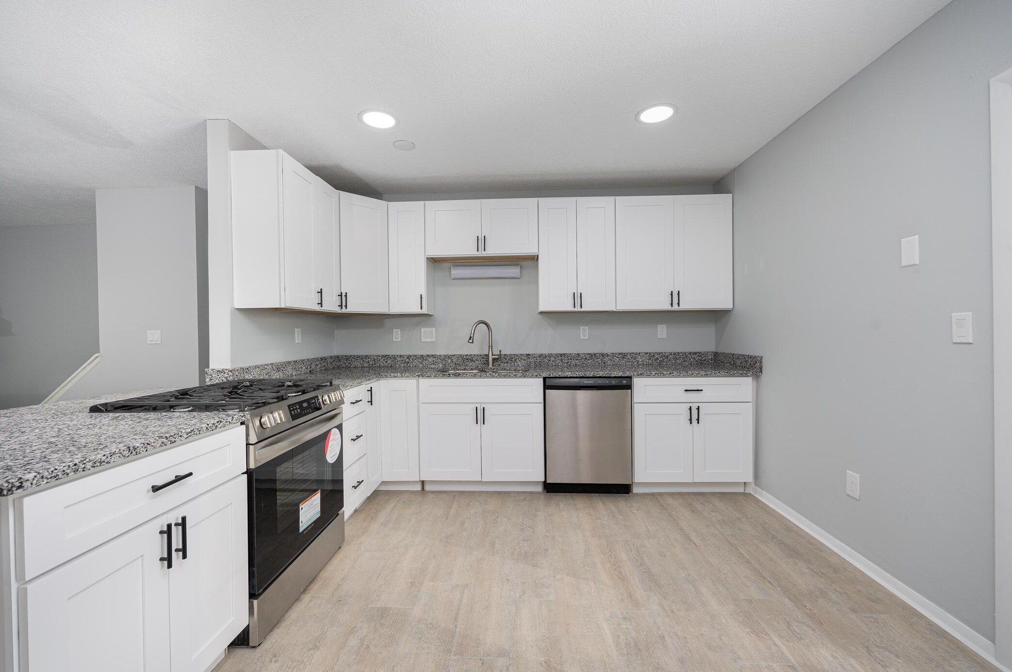 4066 Acres Dr, Columbus OH  43207-4639 exterior