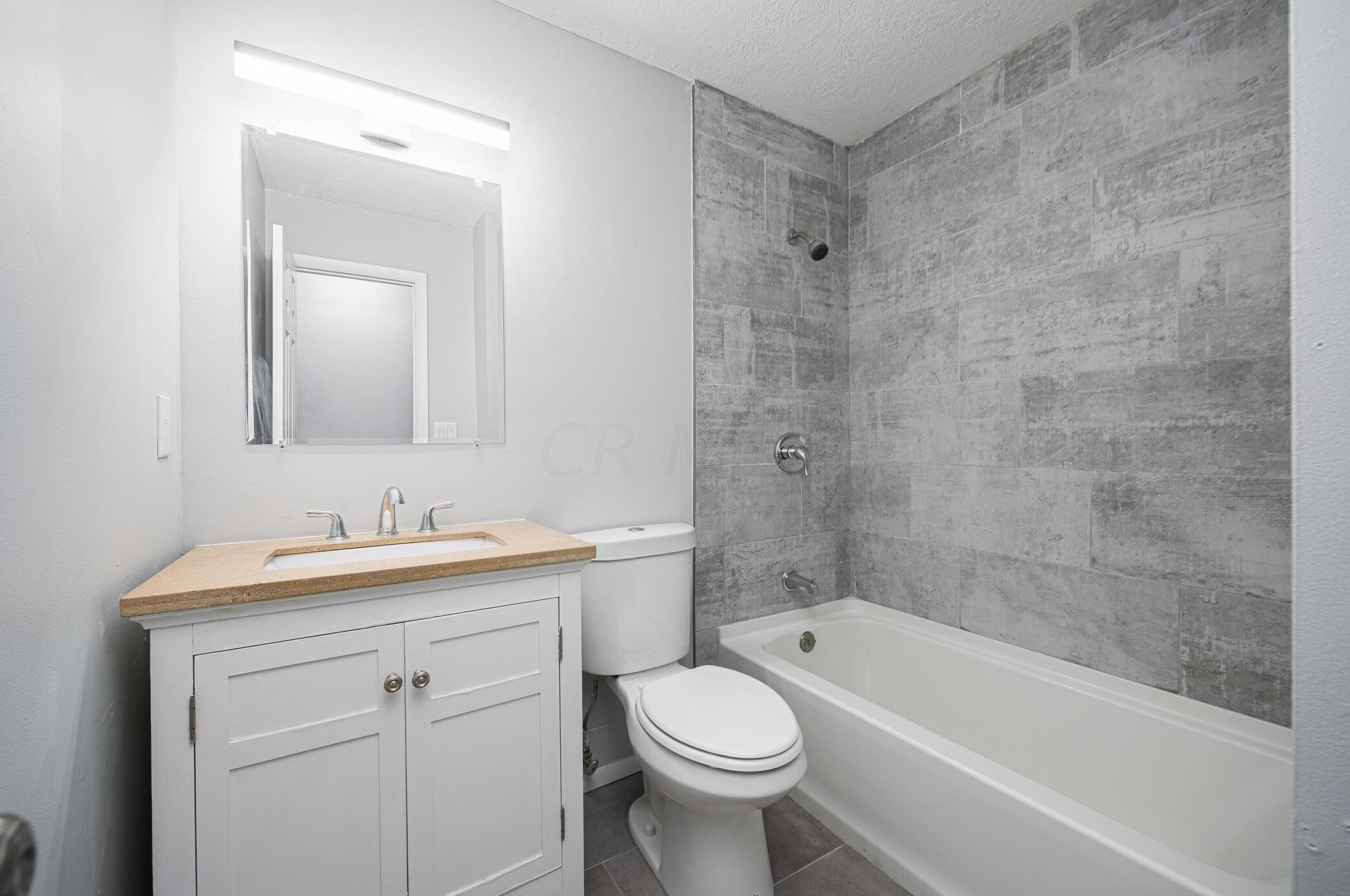 4066 Acres Dr, Columbus OH  43207-4639 exterior