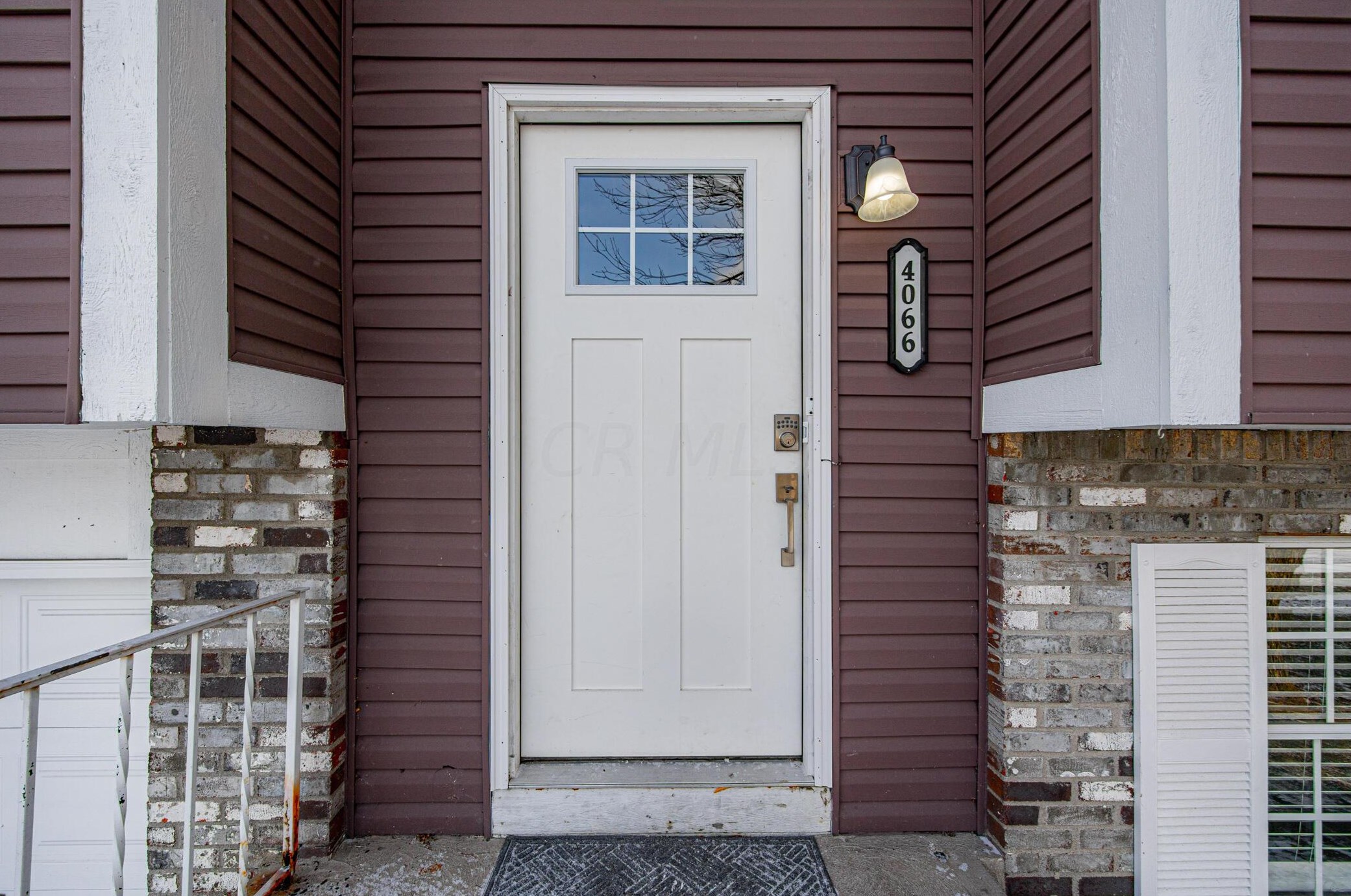 4066 Acres Dr, Columbus OH  43207-4639 exterior