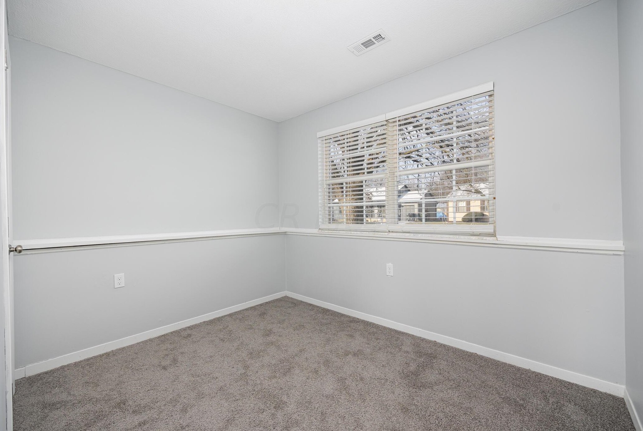 4066 Acres Dr, Columbus OH  43207-4639 exterior